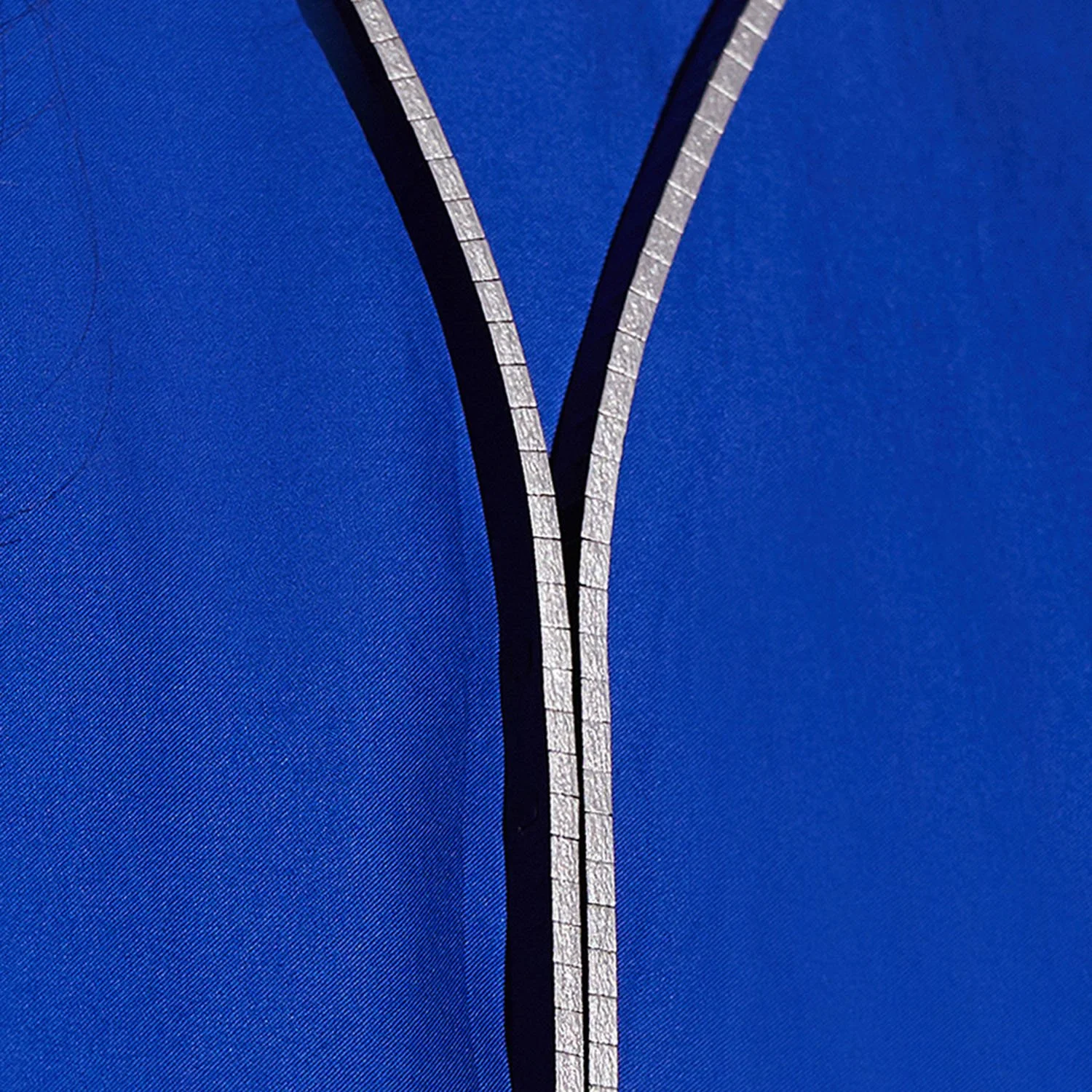 Straightened-leather-lariat-necklace-black-silver-Tania-Clarke-Hall-modelled-detail.jpg