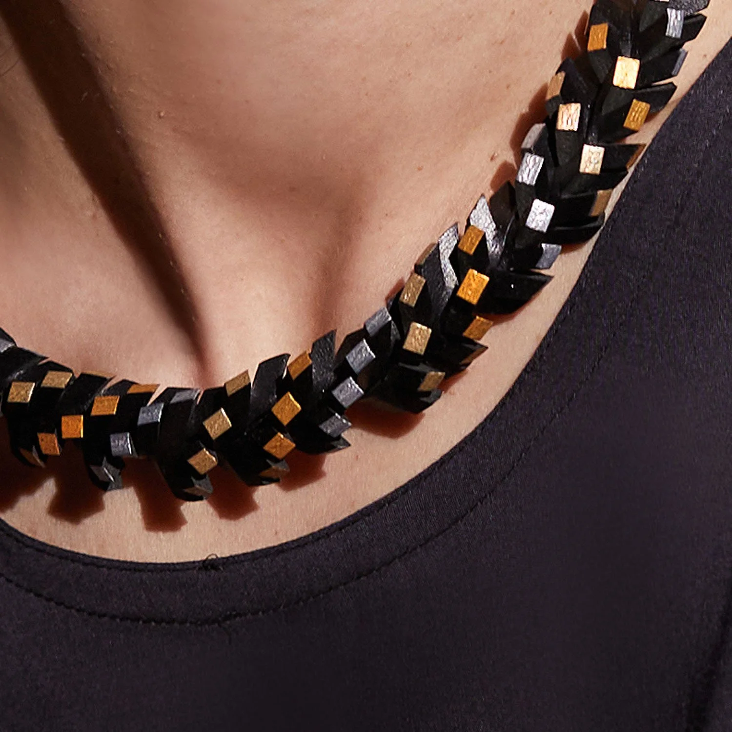 Twisted-up-leather-necklace-gold-silver-Tania-Clarke-Hall-modelled-detail.jpg