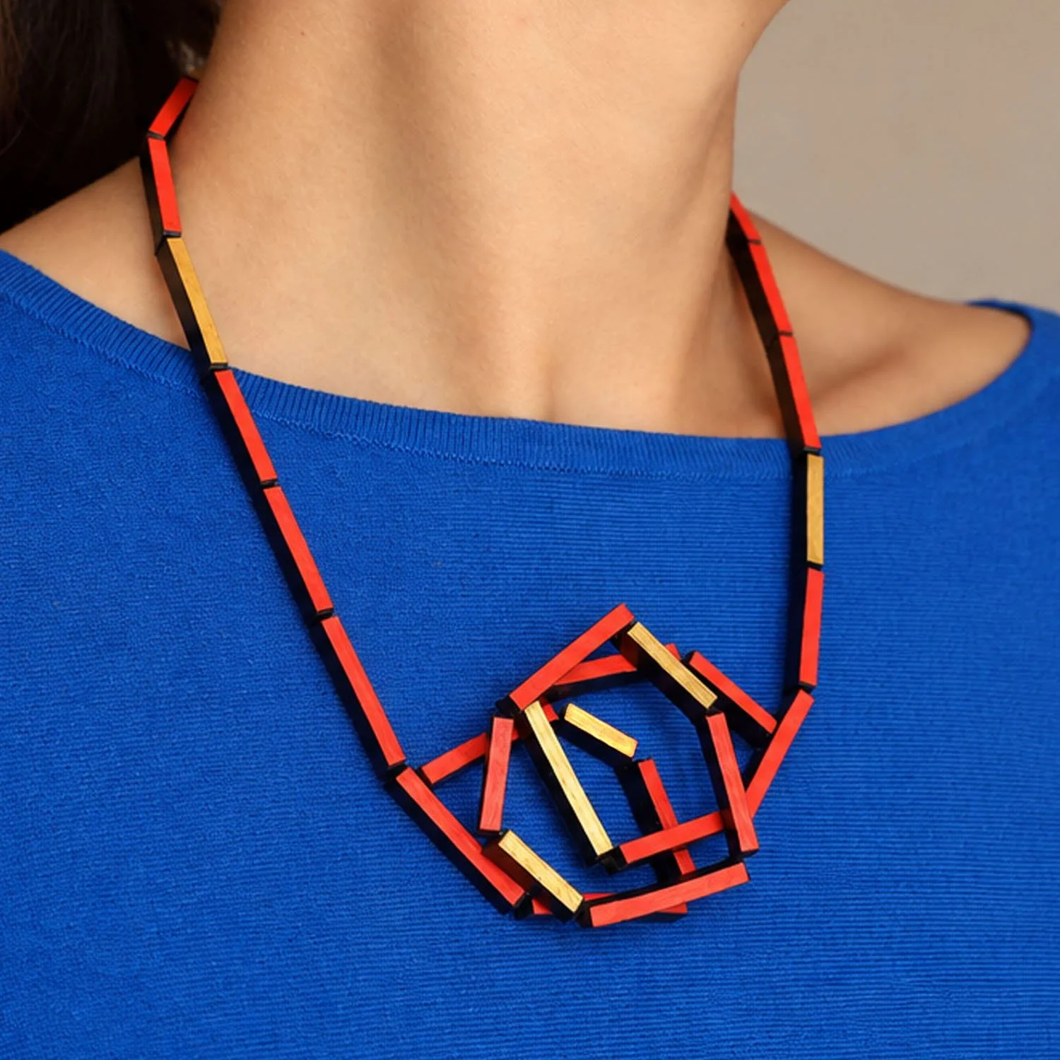 Knot-leather-necklace-red-gold-modelled-detail.jpg
