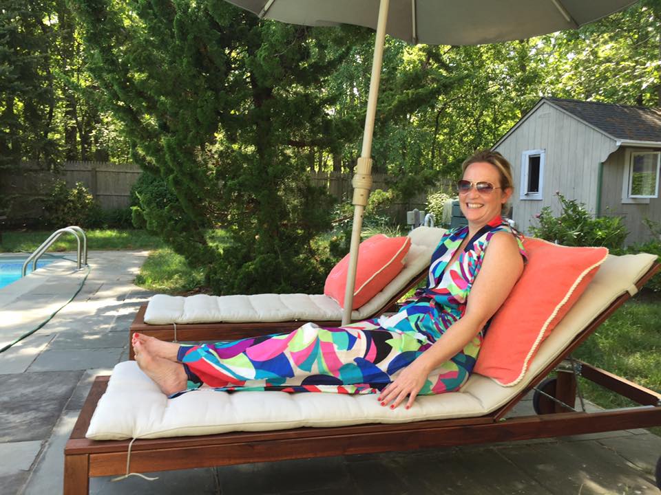 Relaxing pool side in the Lana , looking chic as ever!