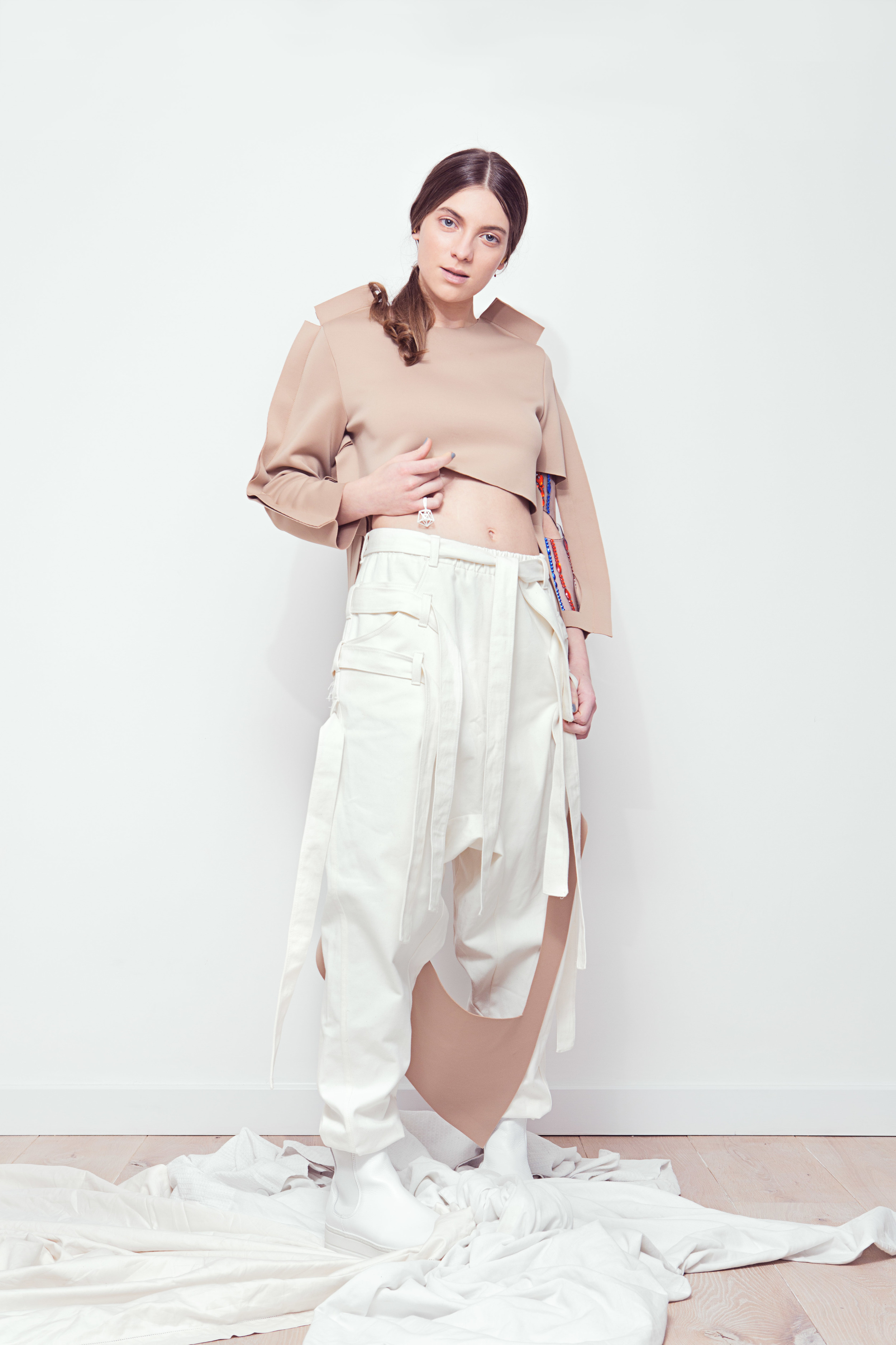 SCV arm piece: Olga Noronha Jewellery ; Dress: SayMyName for Olga Noronha ; Trousers: Alexandra Moura ; Shoes and ring: Ante London