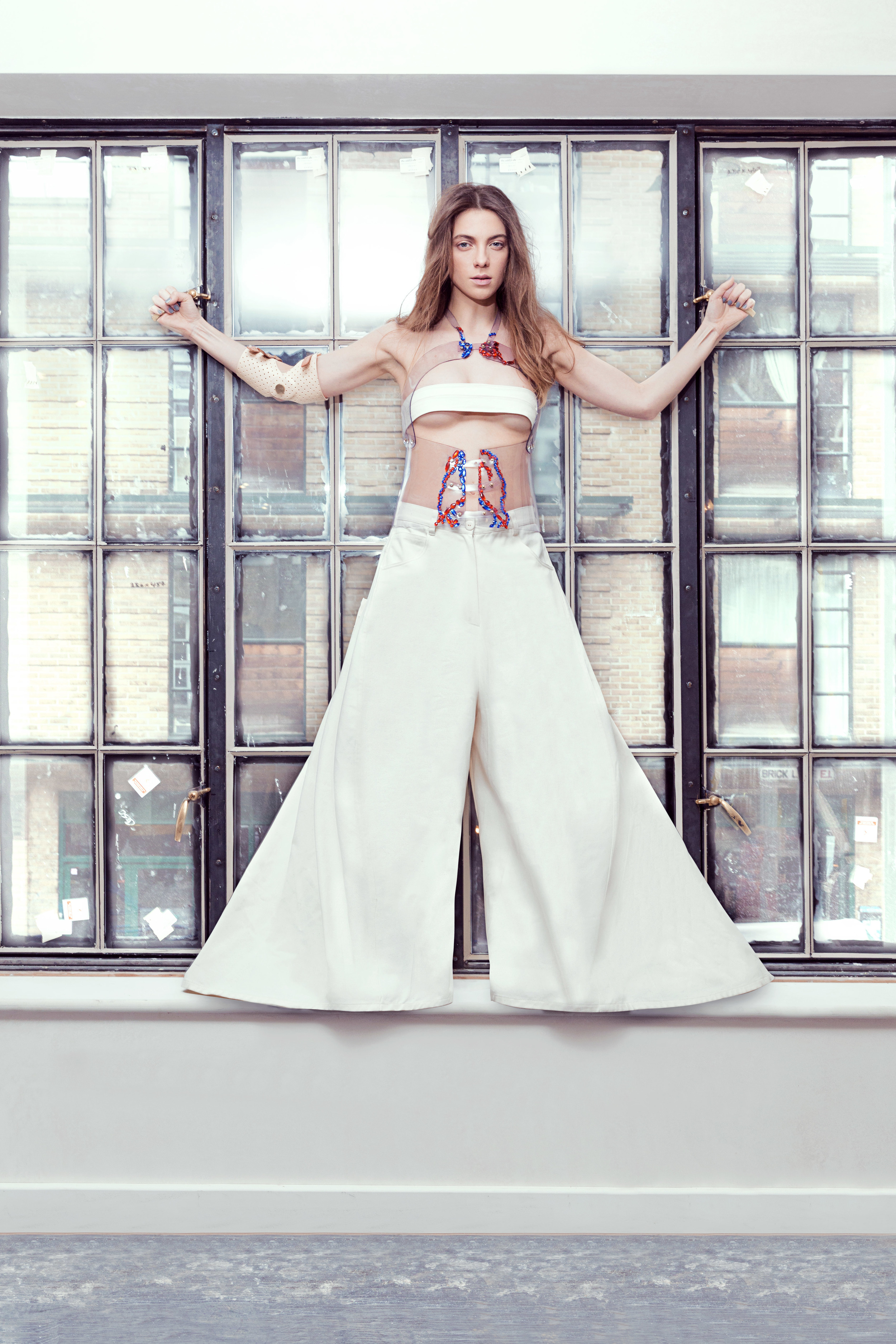 SCV corset and elbow orthotic piece: Olga Noronha Jewellery ; Wide-leg trousers: Alexandra Moura