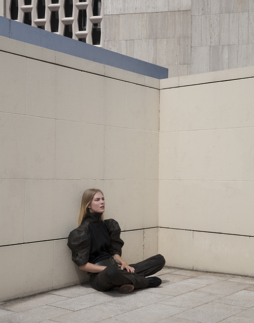 Combinaison: Asturo Tayama; Belt and Shoes: Azzedine Alaia