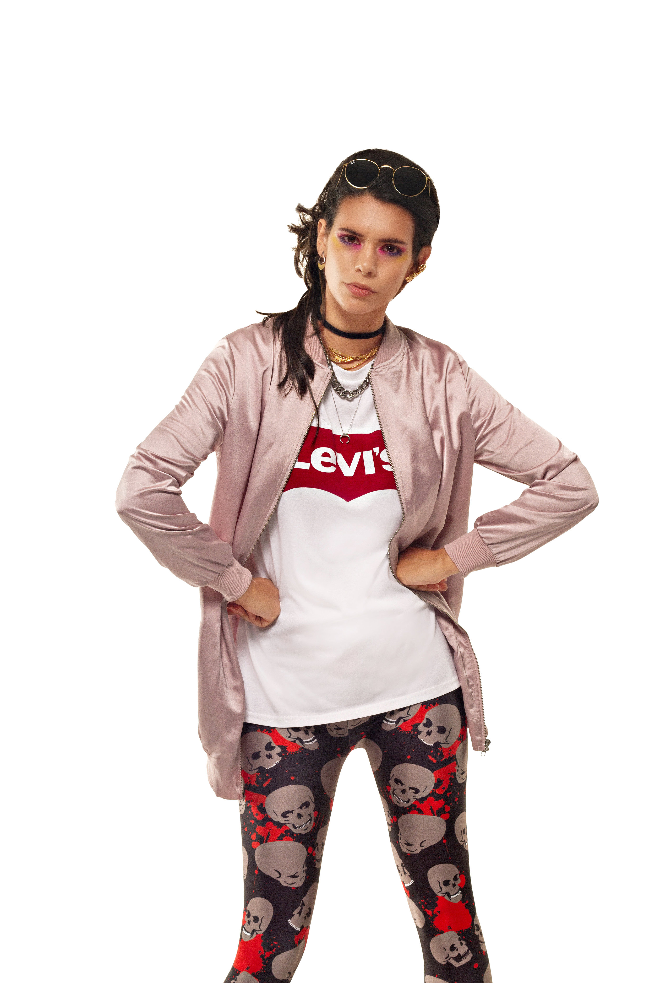 T-shirt Levi's , Bomber Missguided , Leggings Production’s own , Sunglasses Ray Ban , Silver chain necklace Stone by Stone , Silver Shout Out necklace CINCO , Gold and Silver earrings Pessoa e Melo Jewelry , Ear cuff Carolina Curado