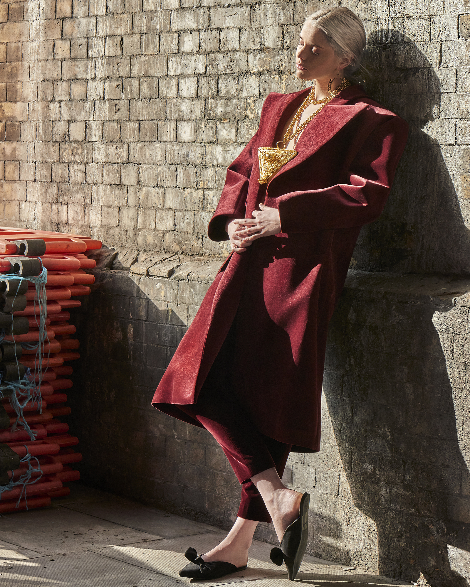Jacket SHUSHU/TONG Necklace and Earrings Pebble London Shoes Sergio Rossi
