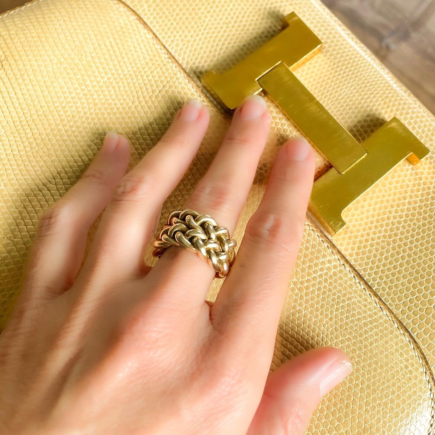 Our new double platted ring. 
#idaelsje_finejewellery 
#vintagehermes
 @laurencedelphes