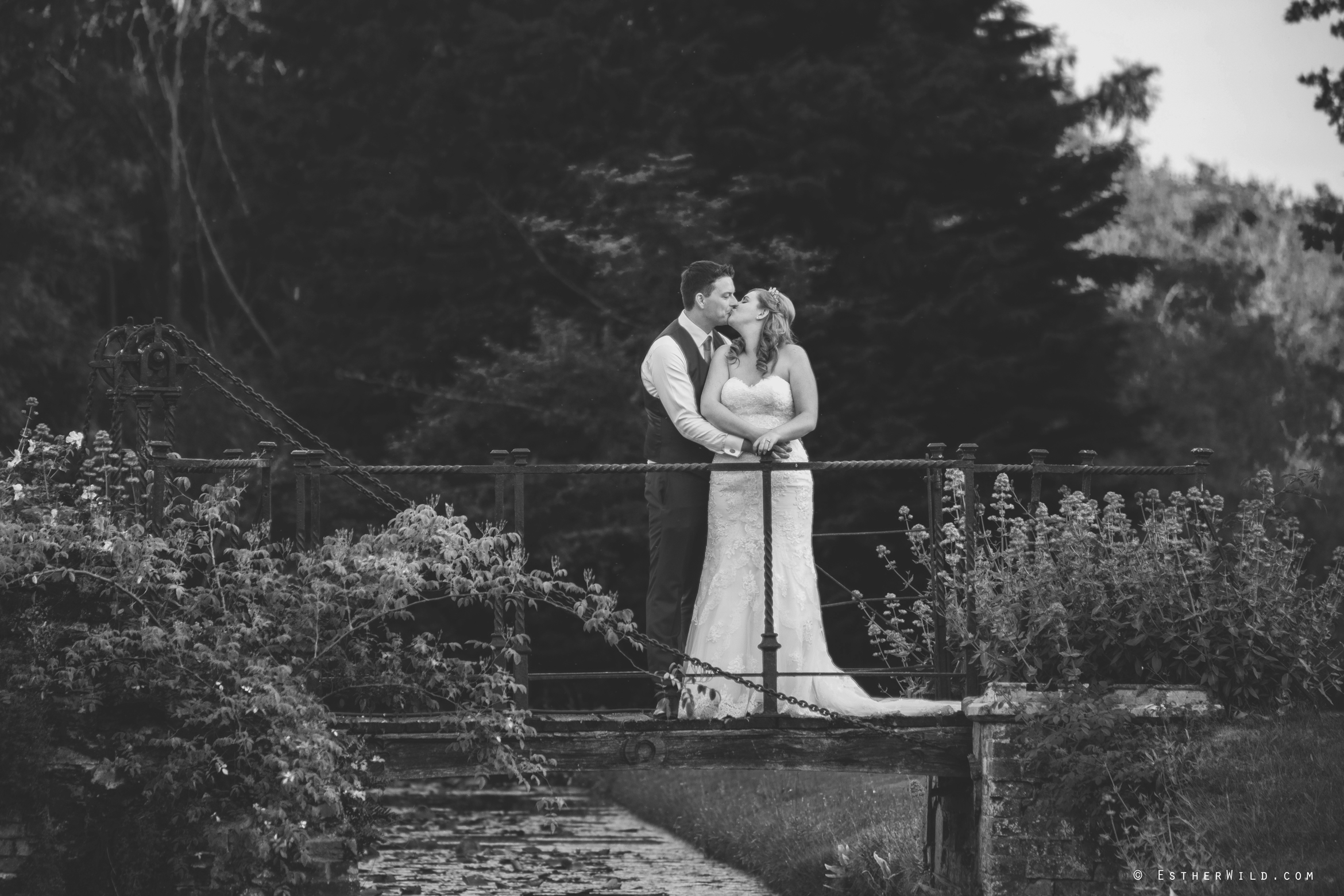 Norfolk_Wedding_Photographer_Mannington_Hall_Country_Esther_Wild_2486-1.jpg