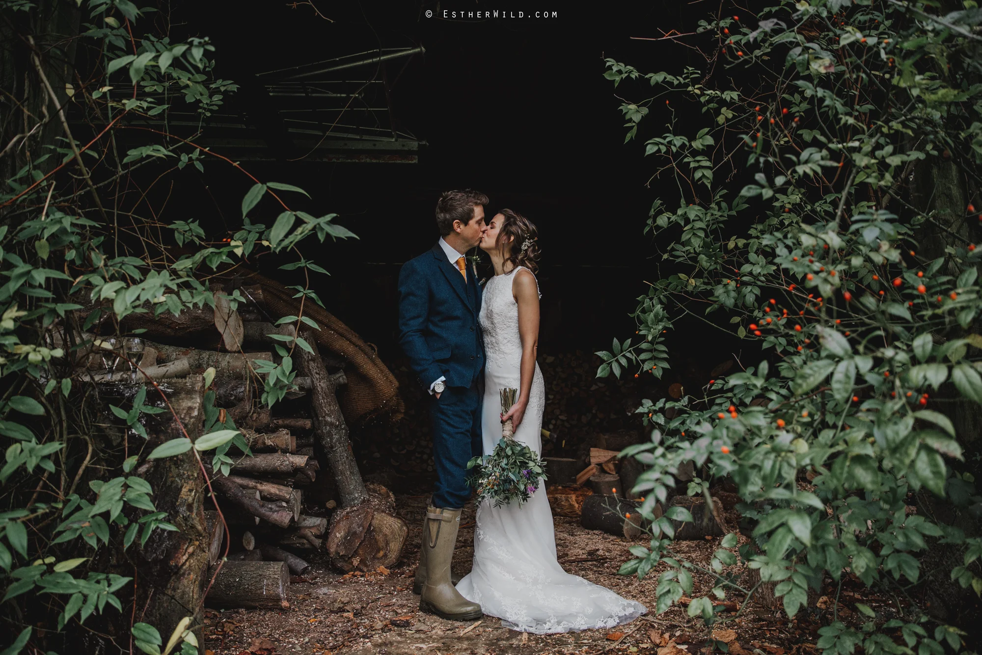 1117_Chaucer_Barn_Wedding_Photography_Esther_Wild_Norfolk_Photographer_IMG_1275.jpg