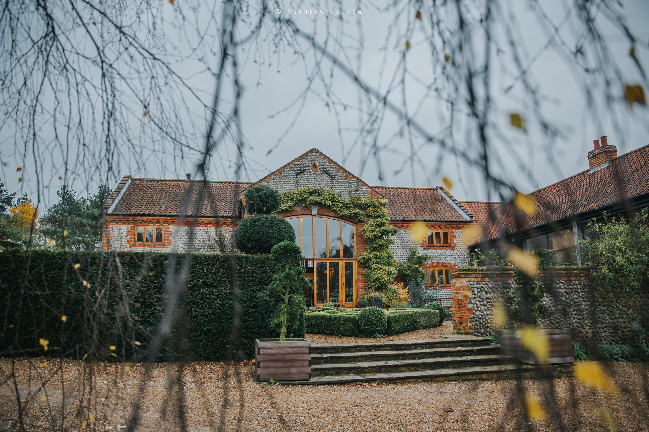 Wedding_Photographer_Chaucer_Barn_ Norfolk_Copyright_Esther_Wild_