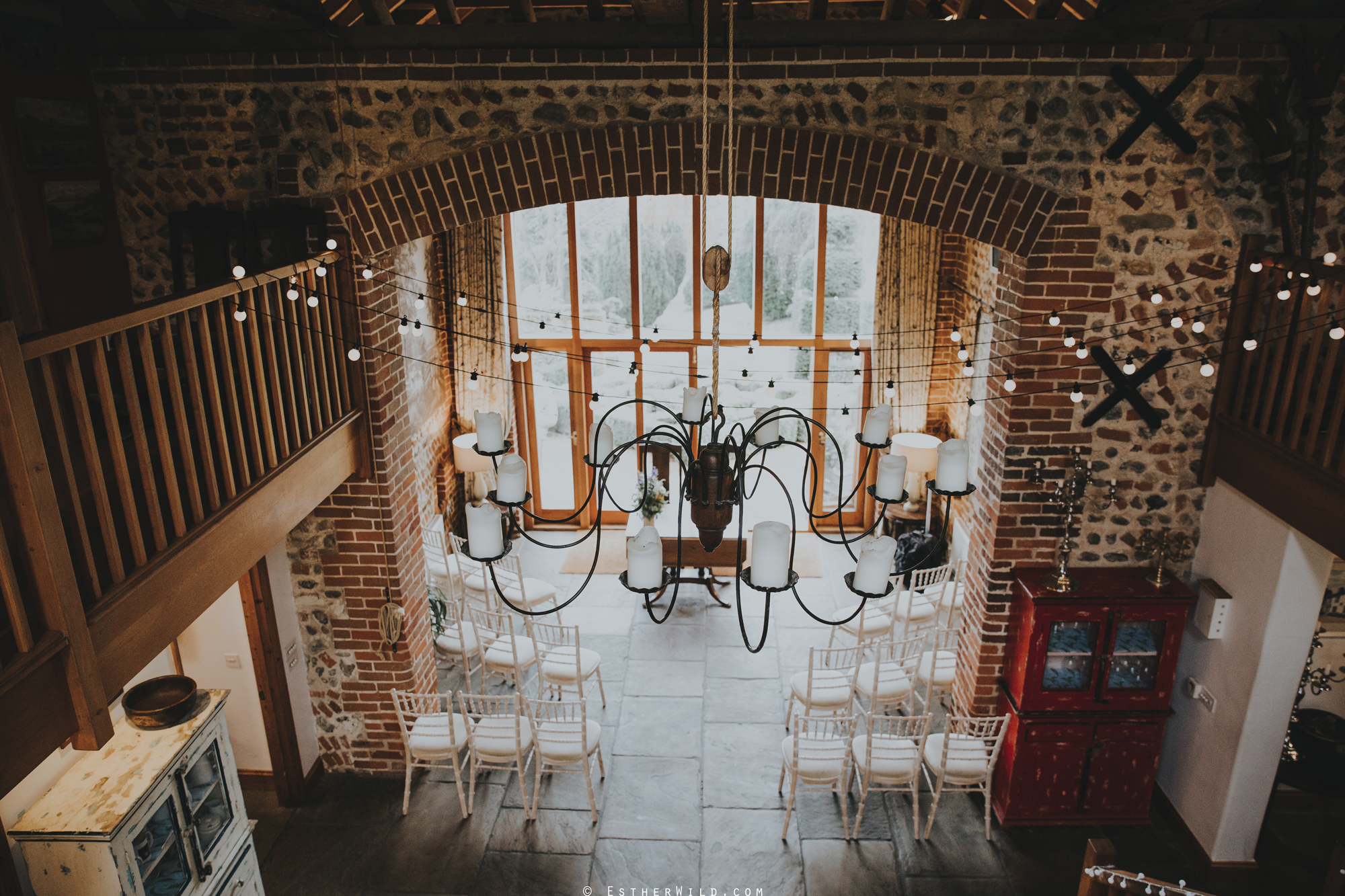 Wedding_Photographer_Chaucer_Barn_ Norfolk_Copyright_Esther_Wild_