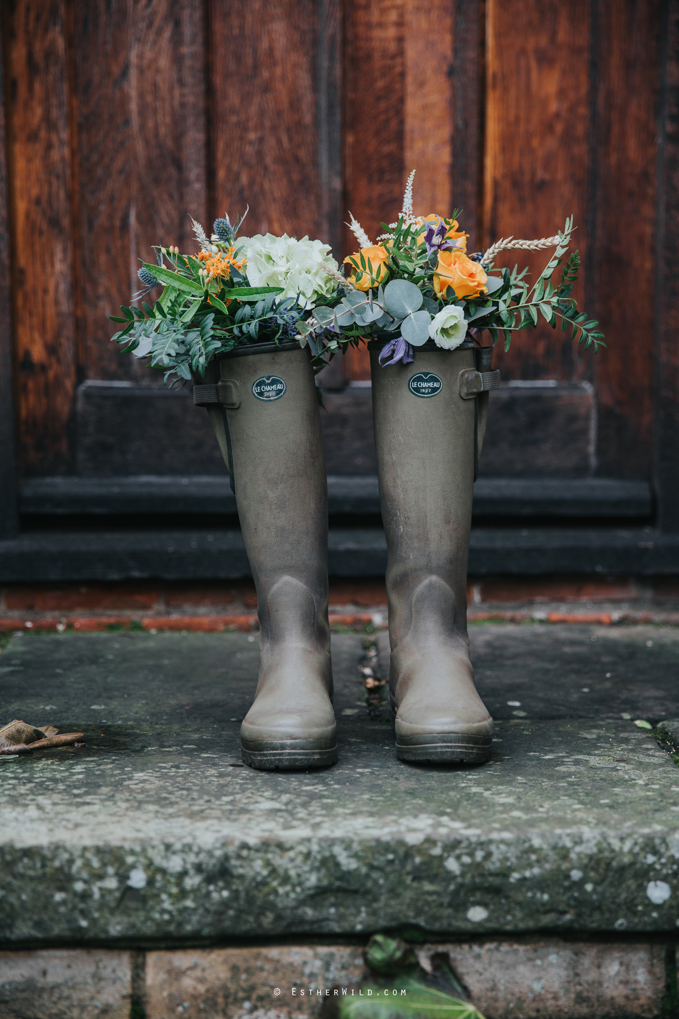 Wedding_Photographer_Chaucer_Barn_ Norfolk_Copyright_Esther_Wild_