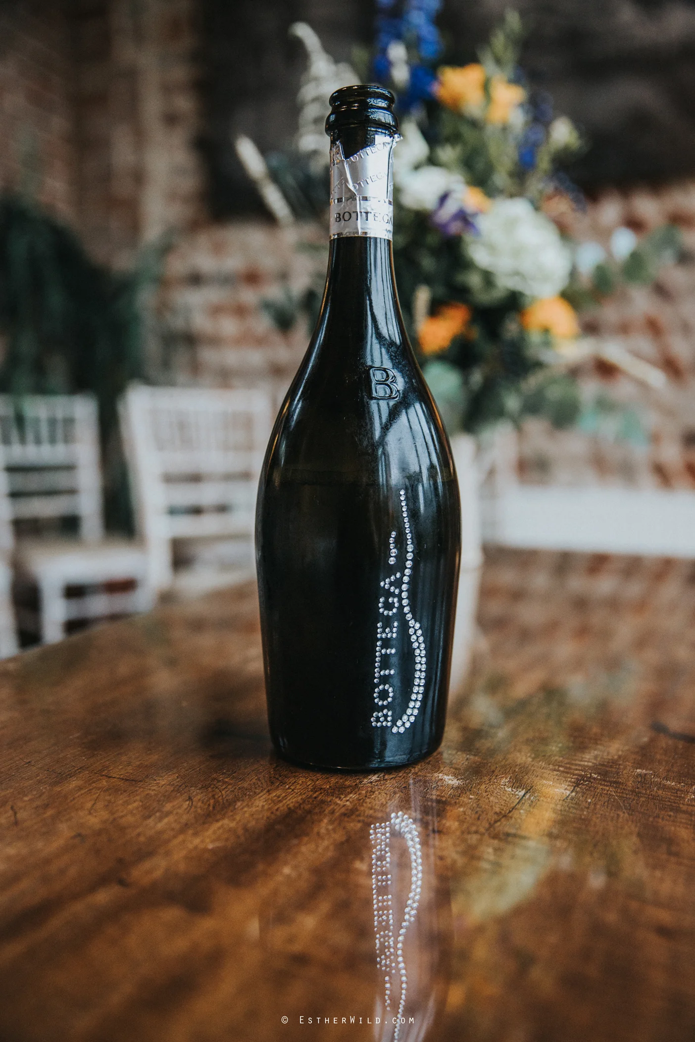 Wedding_Photographer_Chaucer_Barn_ Norfolk_Copyright_Esther_Wild_