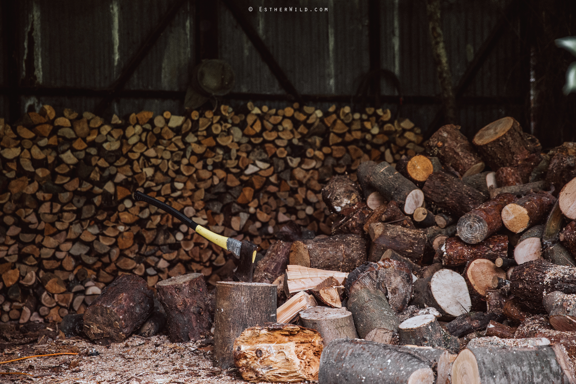 Wedding_Photographer_Chaucer_Barn_ Norfolk_Copyright_Esther_Wild_