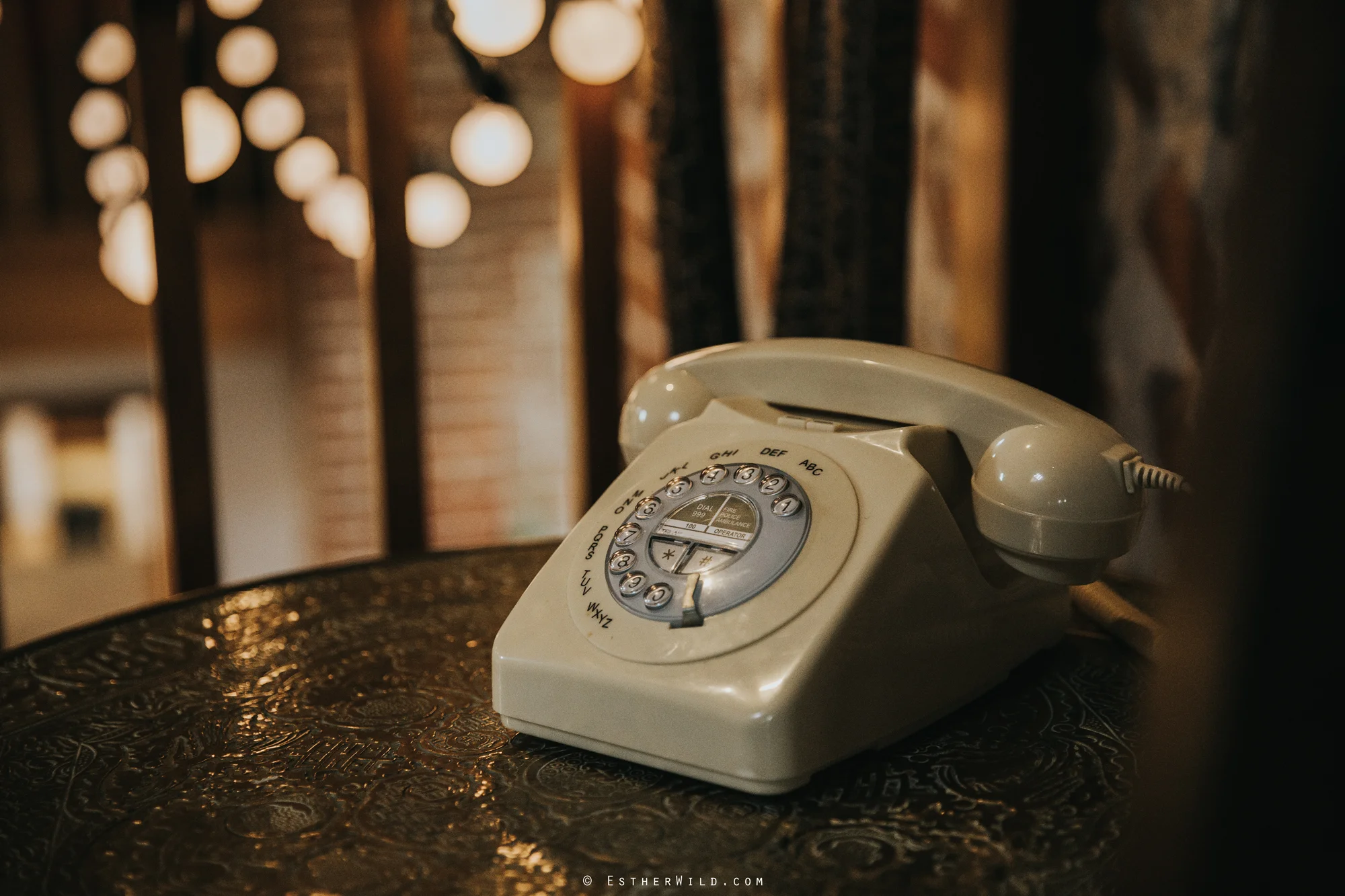 Wedding_Photographer_Chaucer_Barn_ Norfolk_Copyright_Esther_Wild_