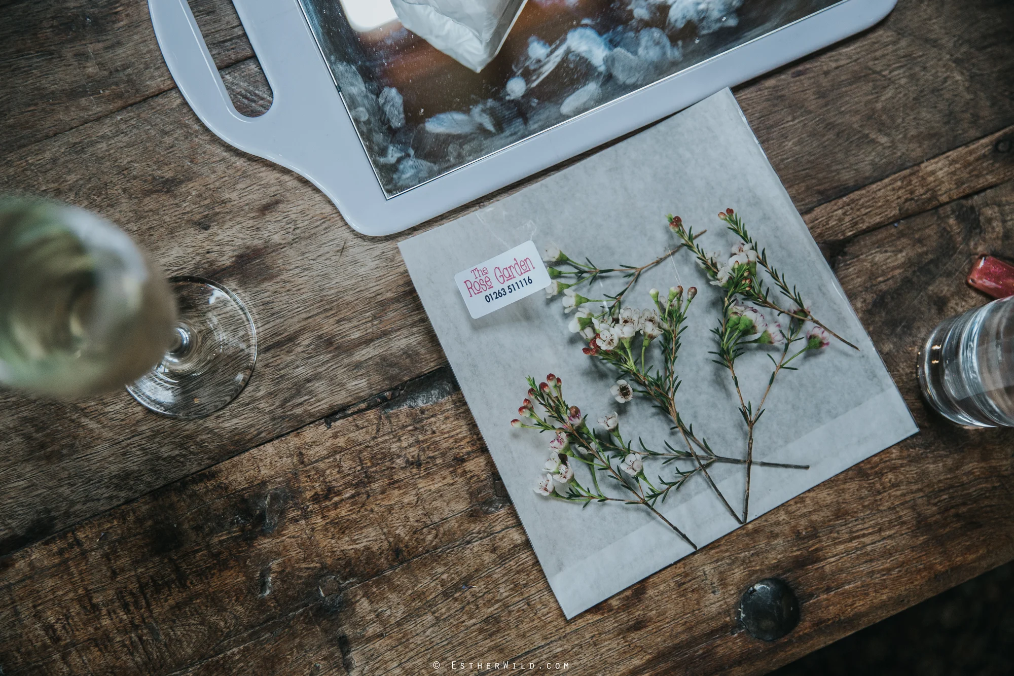 Wedding_Photographer_Chaucer_Barn_ Norfolk_Copyright_Esther_Wild_