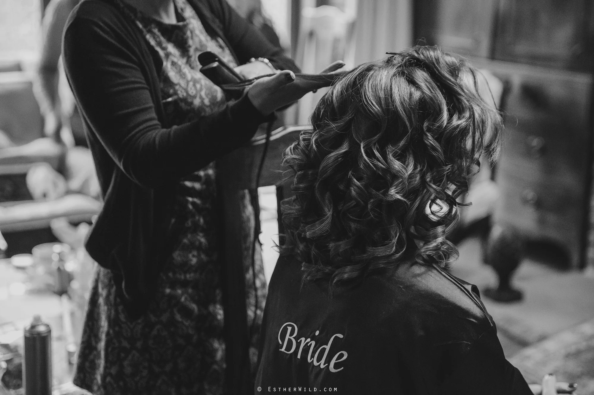 Wedding_Photographer_Chaucer_Barn_ Norfolk_Copyright_Esther_Wild_