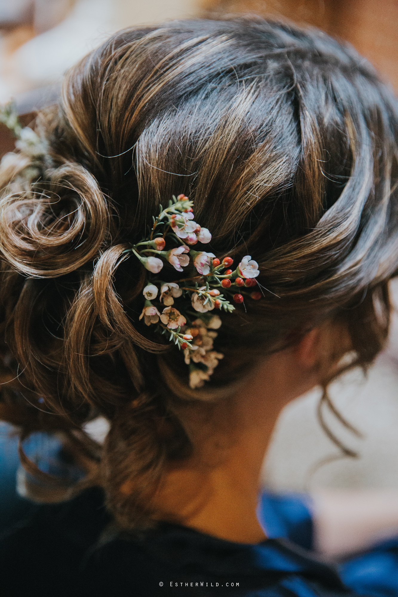 Wedding_Photographer_Chaucer_Barn_ Norfolk_Copyright_Esther_Wild_