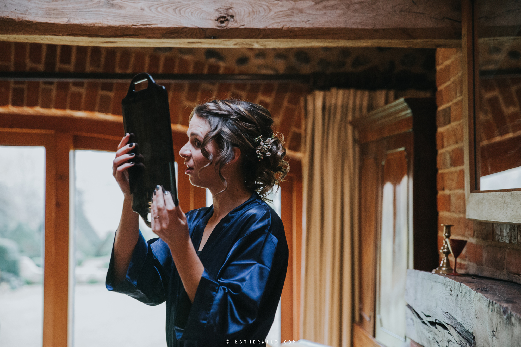 Wedding_Photographer_Chaucer_Barn_ Norfolk_Copyright_Esther_Wild_