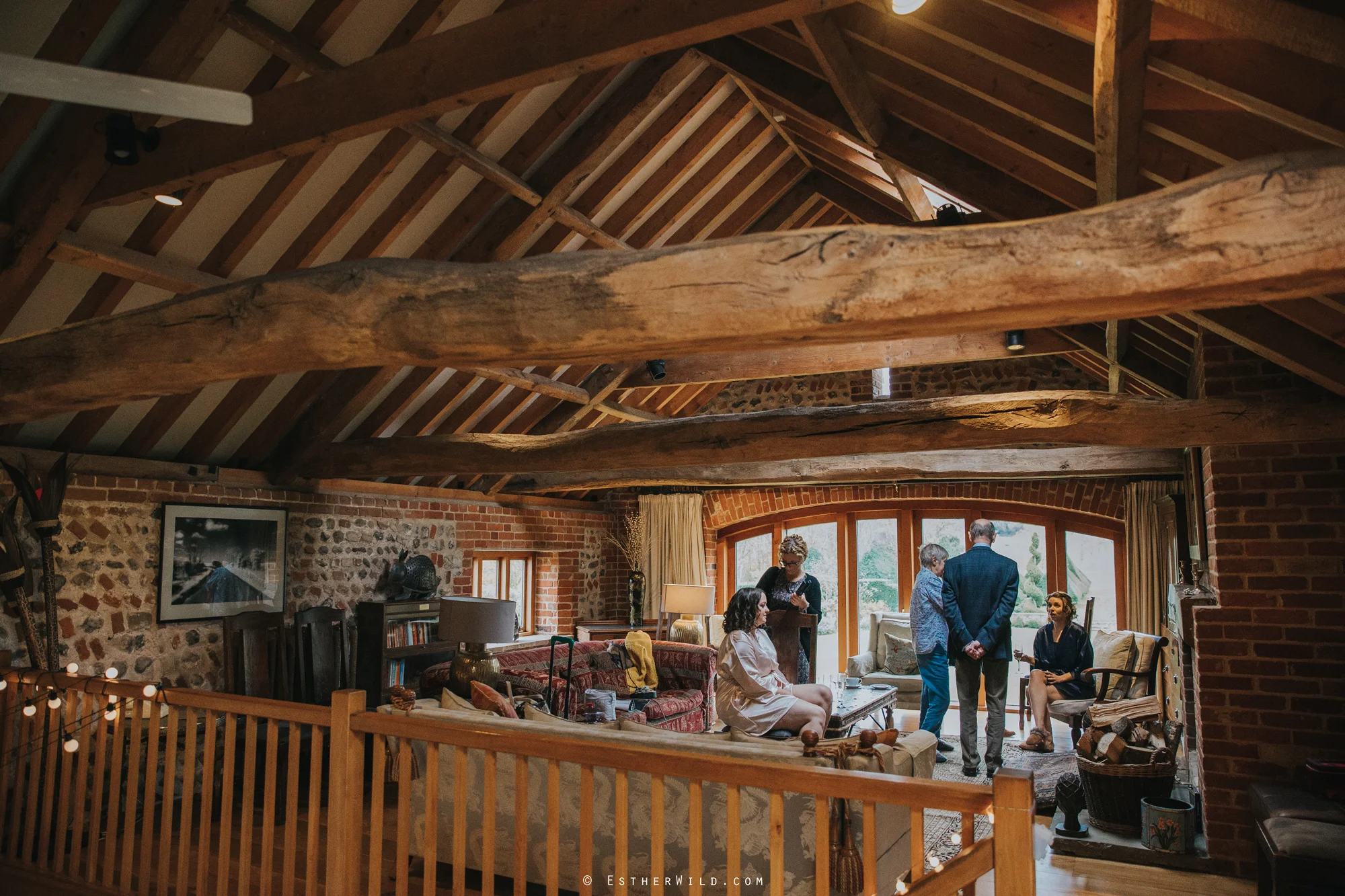 Wedding_Photographer_Chaucer_Barn_ Norfolk_Copyright_Esther_Wild_