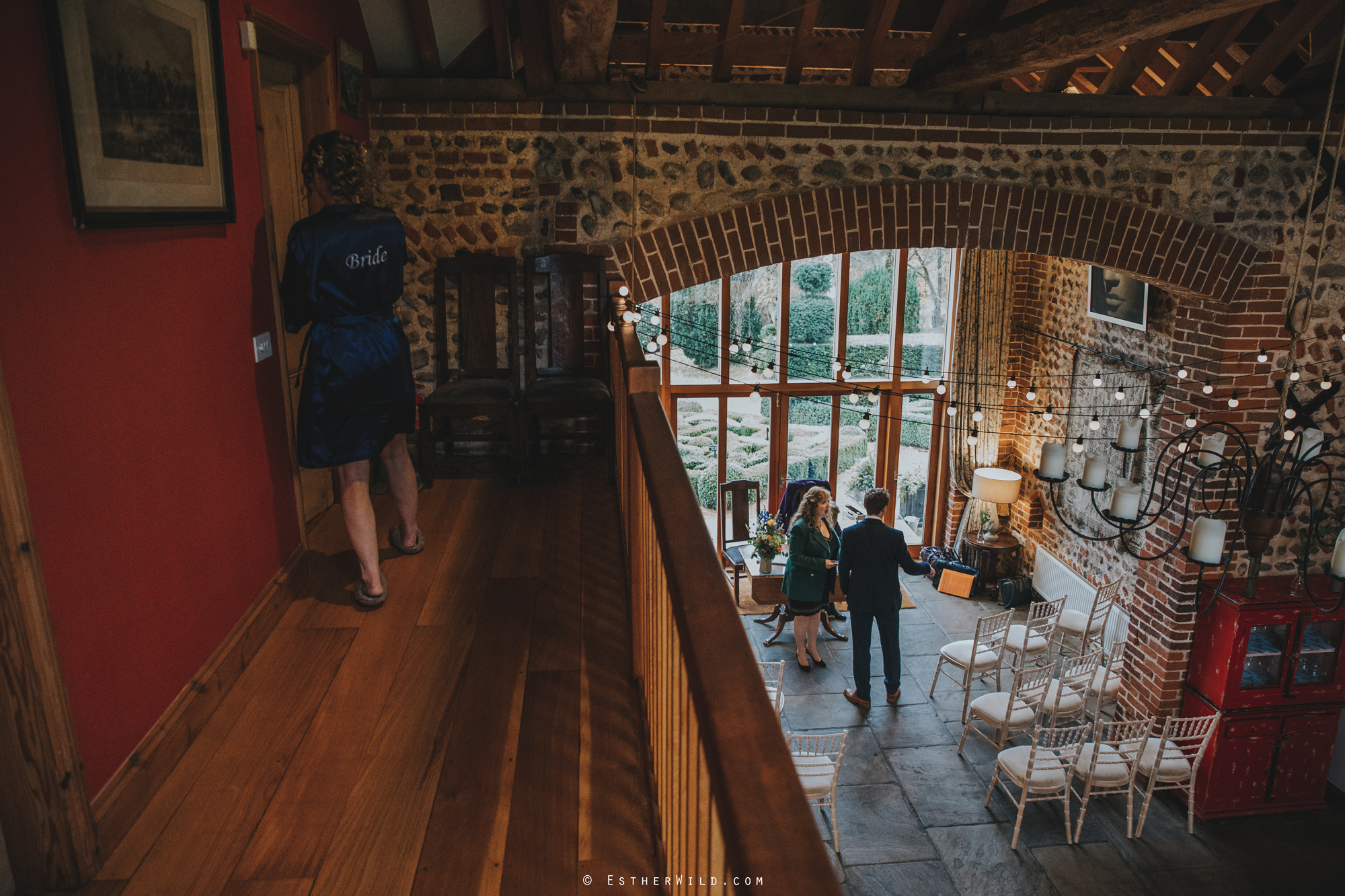 Wedding_Photographer_Chaucer_Barn_ Norfolk_Copyright_Esther_Wild_