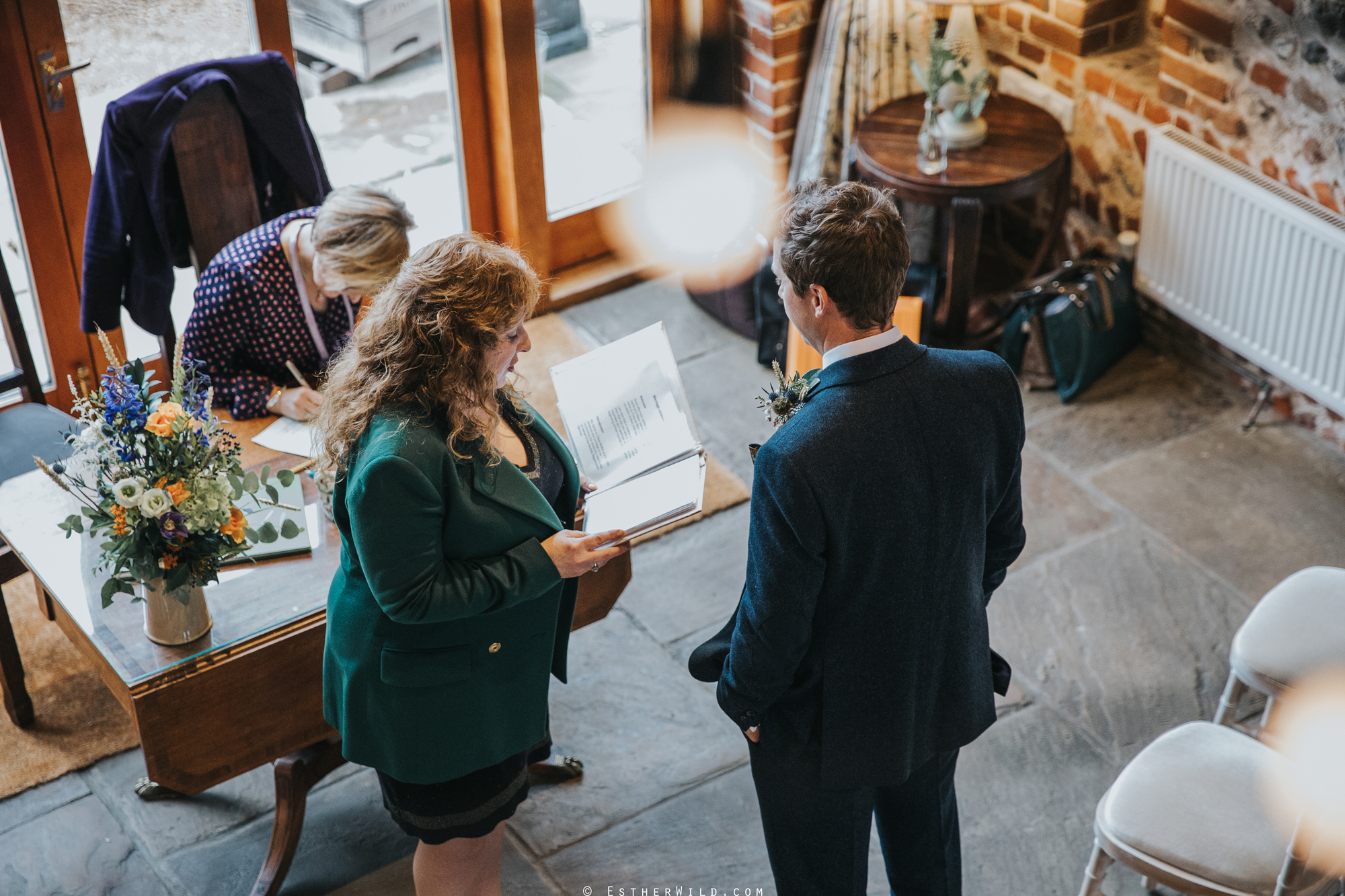 Wedding_Photographer_Chaucer_Barn_ Norfolk_Copyright_Esther_Wild_