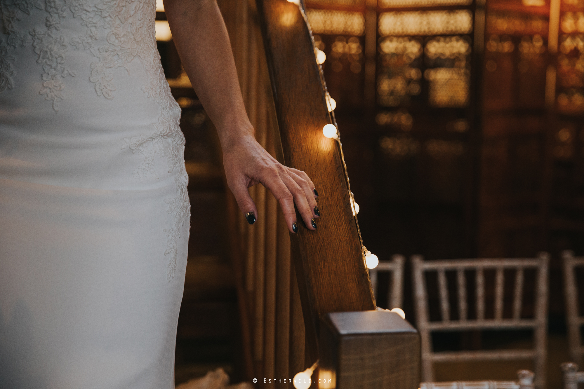 Wedding_Photographer_Chaucer_Barn_ Norfolk_Copyright_Esther_Wild_