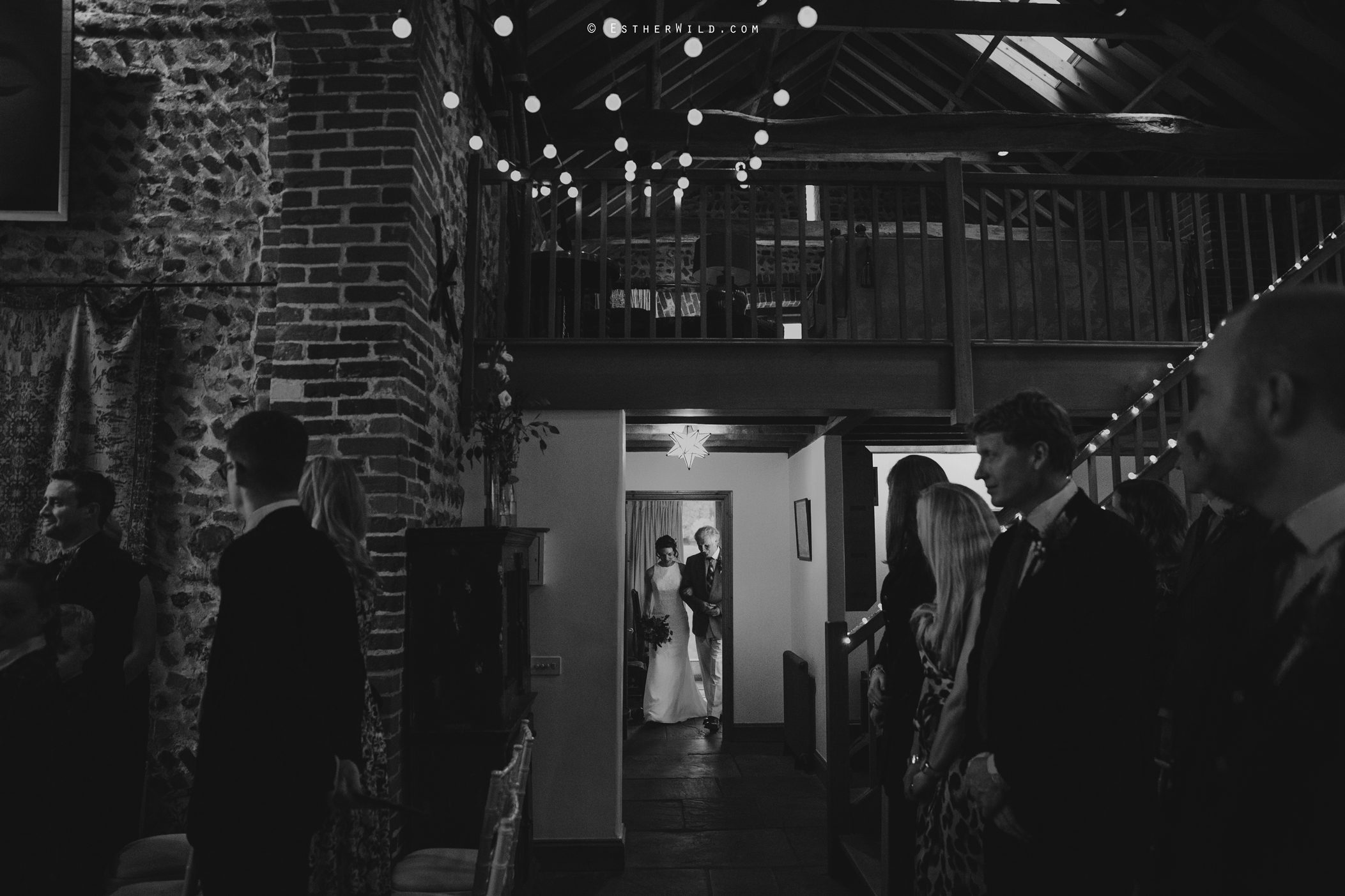 Wedding_Photographer_Chaucer_Barn_ Norfolk_Copyright_Esther_Wild_