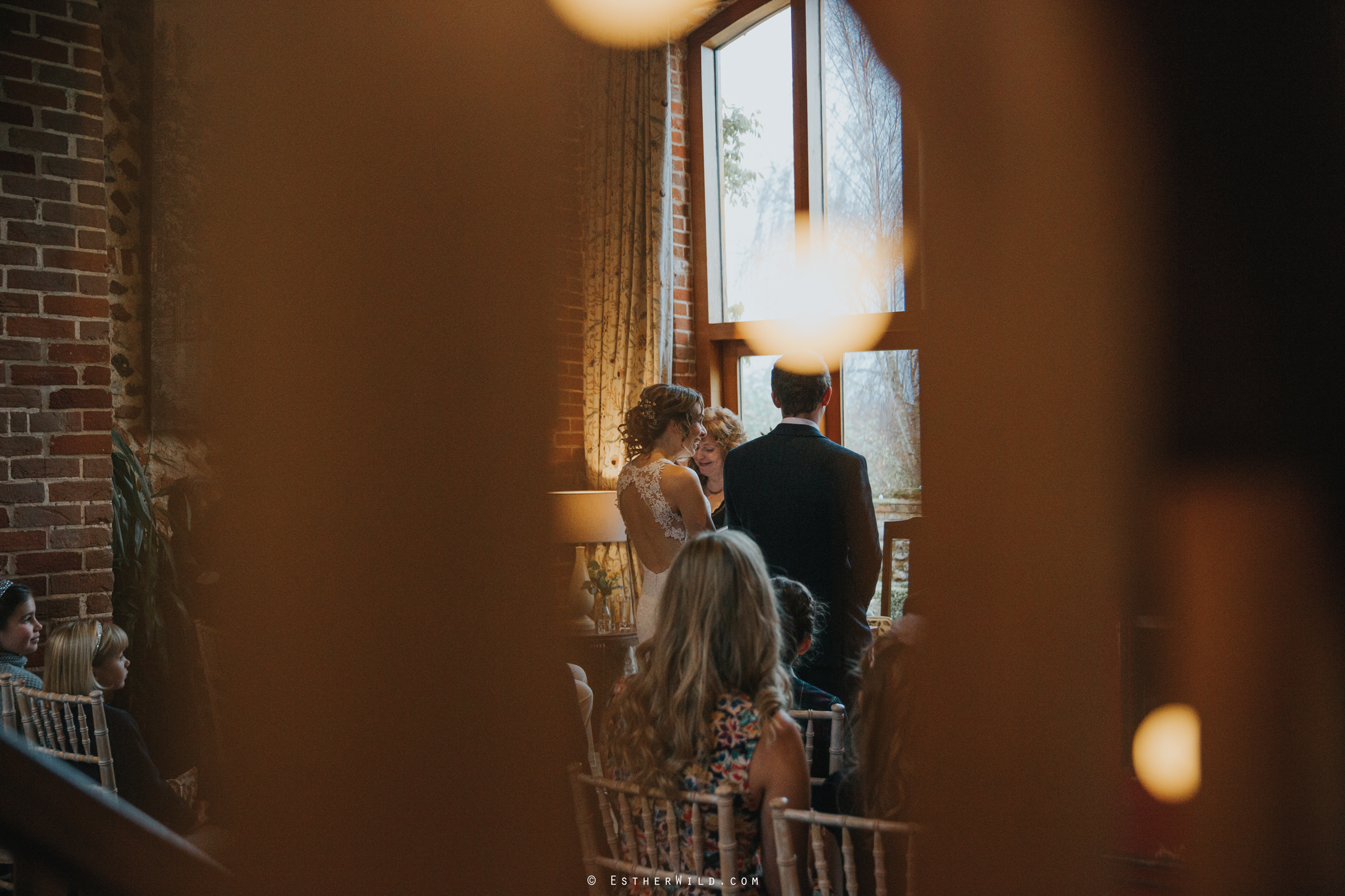 Wedding_Photographer_Chaucer_Barn_ Norfolk_Copyright_Esther_Wild_