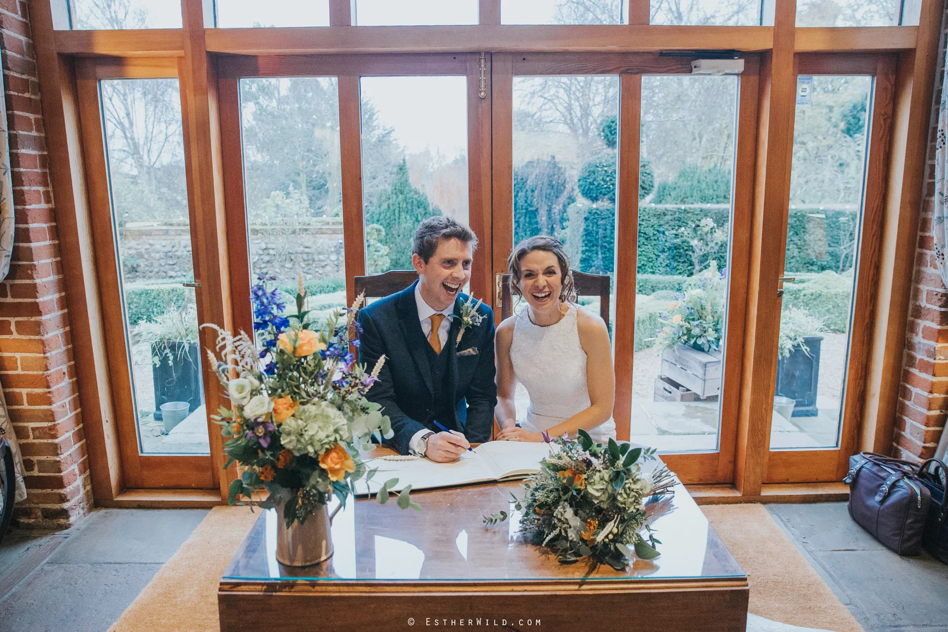 Wedding_Photographer_Chaucer_Barn_ Norfolk_Copyright_Esther_Wild_