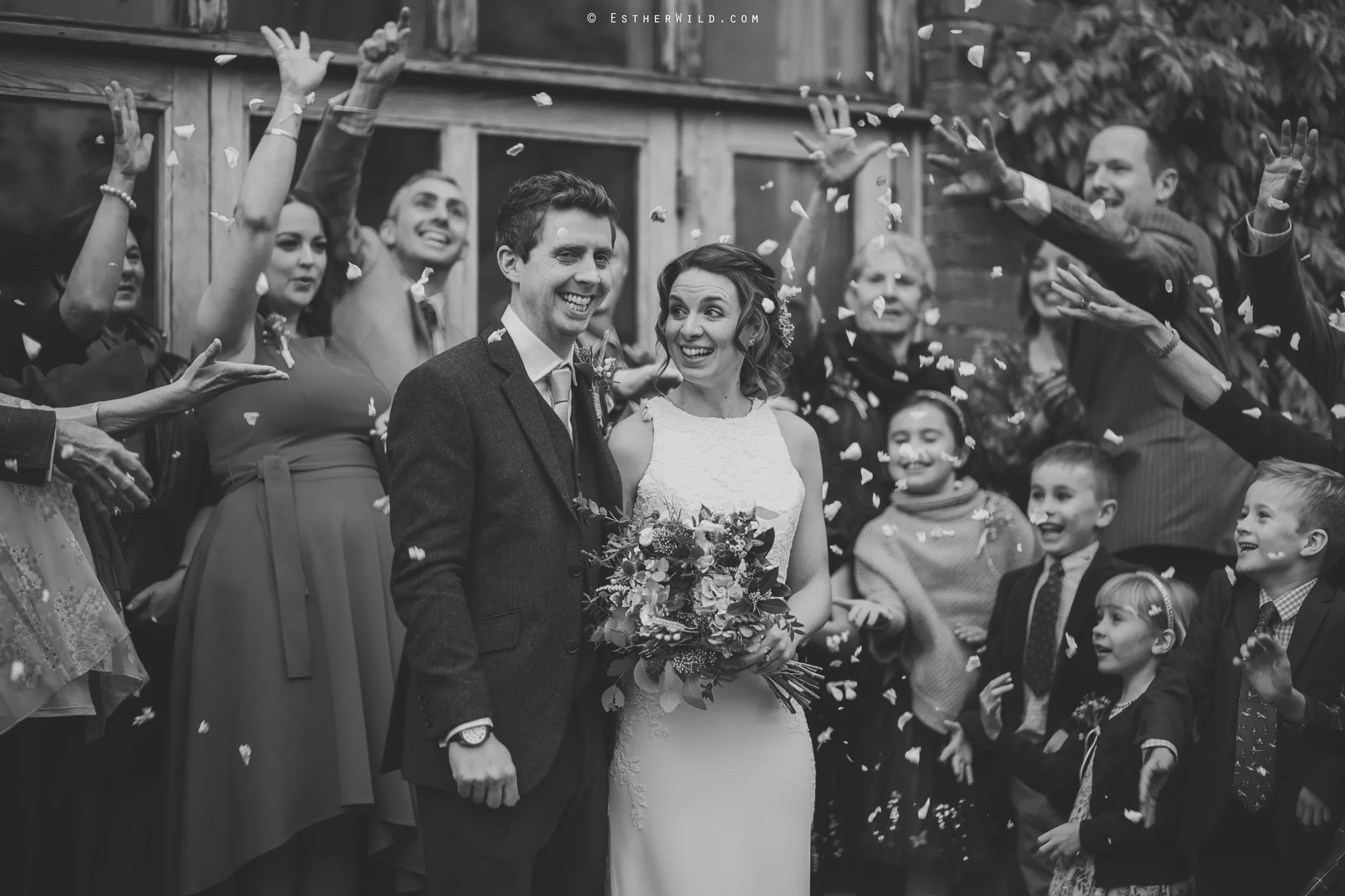 Wedding_Photographer_Chaucer_Barn_ Norfolk_Copyright_Esther_Wild_