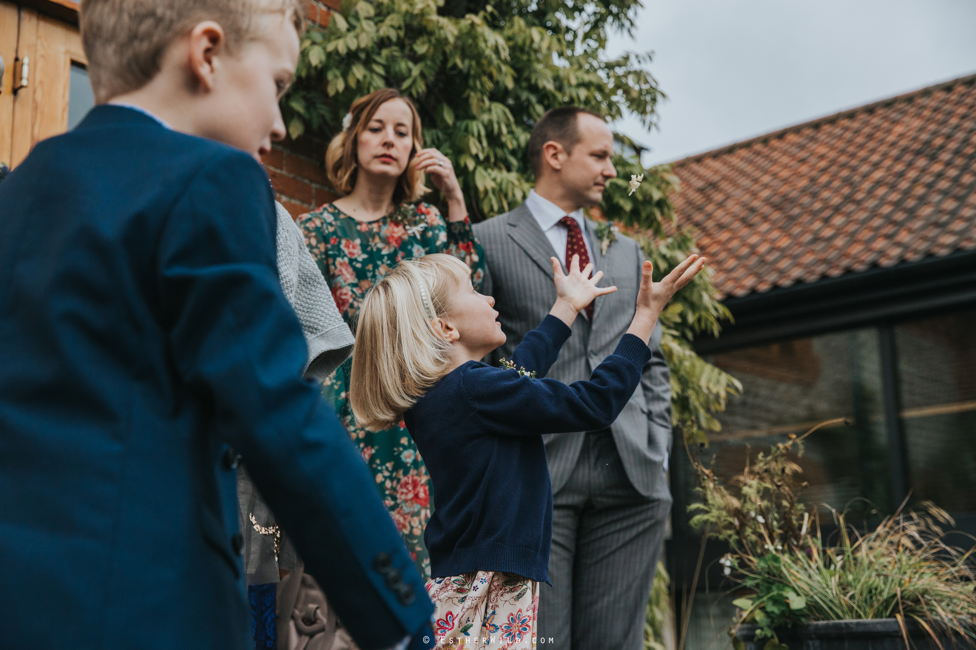 Wedding_Photographer_Chaucer_Barn_ Norfolk_Copyright_Esther_Wild_