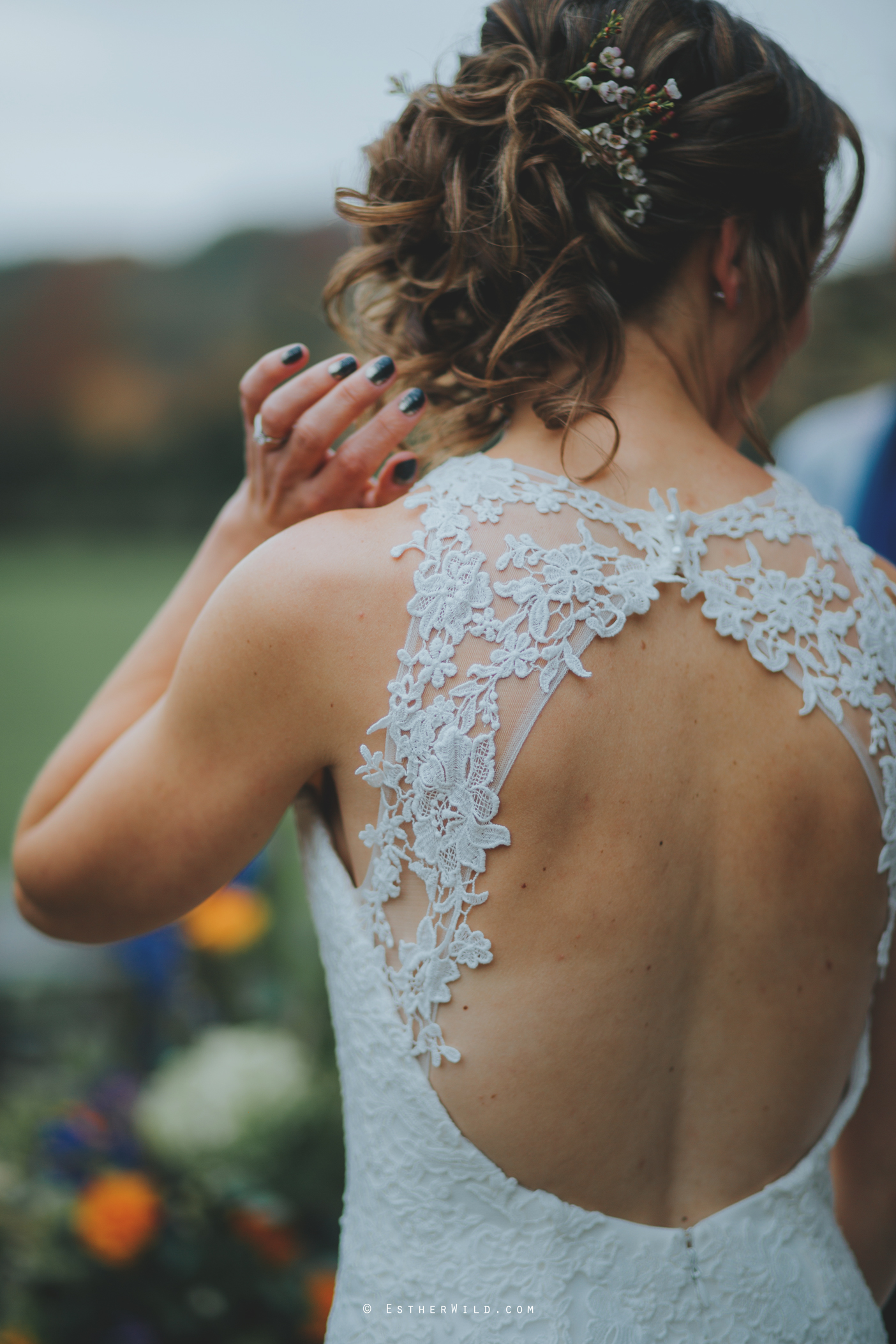 Wedding_Photographer_Chaucer_Barn_ Norfolk_Copyright_Esther_Wild_