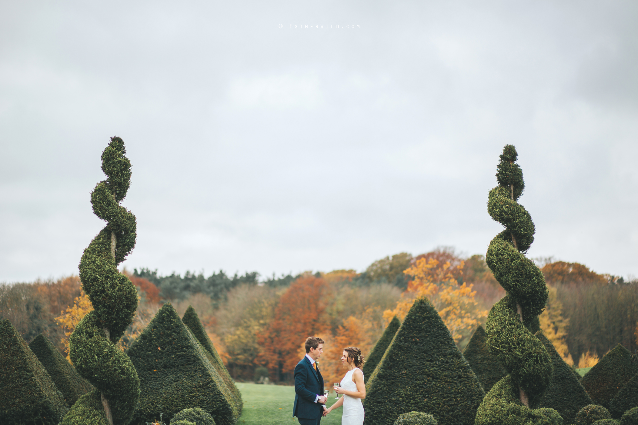 Wedding_Photographer_Chaucer_Barn_ Norfolk_Copyright_Esther_Wild_