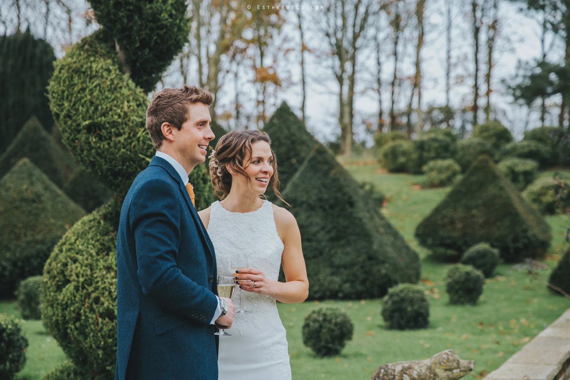 Wedding_Photographer_Chaucer_Barn_ Norfolk_Copyright_Esther_Wild_