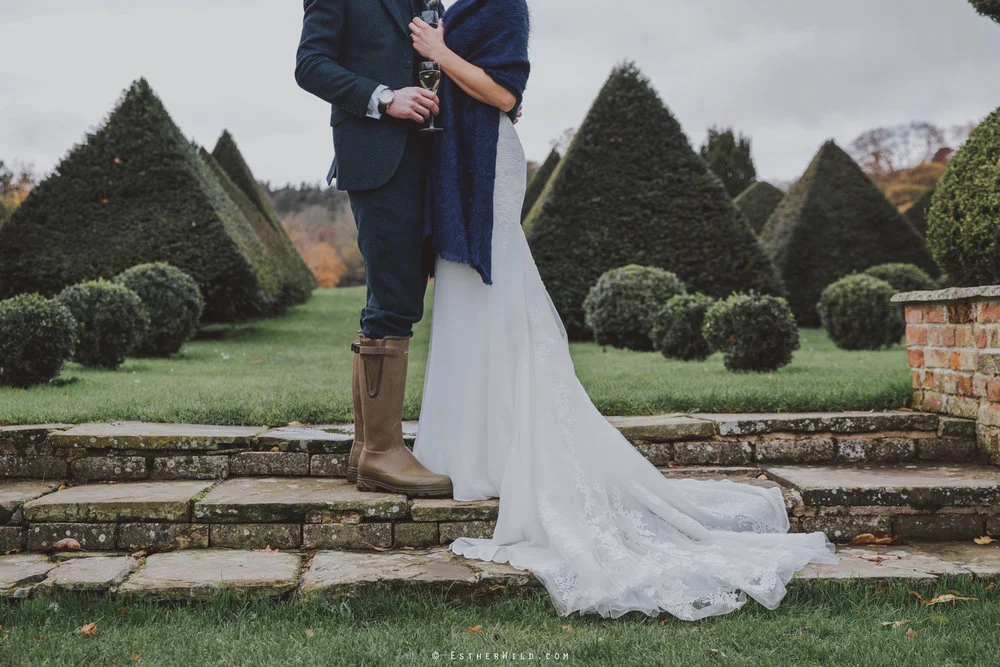 Wedding_Photographer_Chaucer_Barn_ Norfolk_Copyright_Esther_Wild_