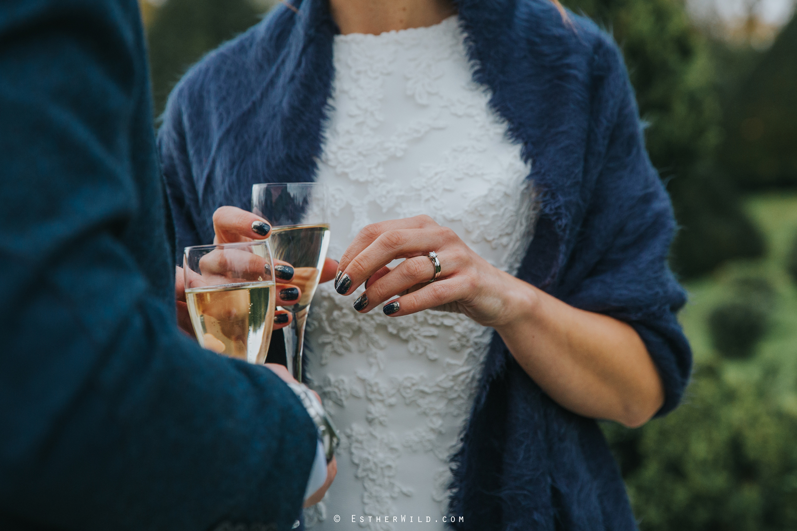 Wedding_Photographer_Chaucer_Barn_ Norfolk_Copyright_Esther_Wild_