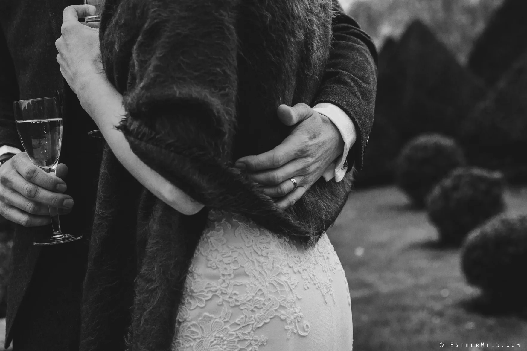 Wedding_Photographer_Chaucer_Barn_ Norfolk_Copyright_Esther_Wild_