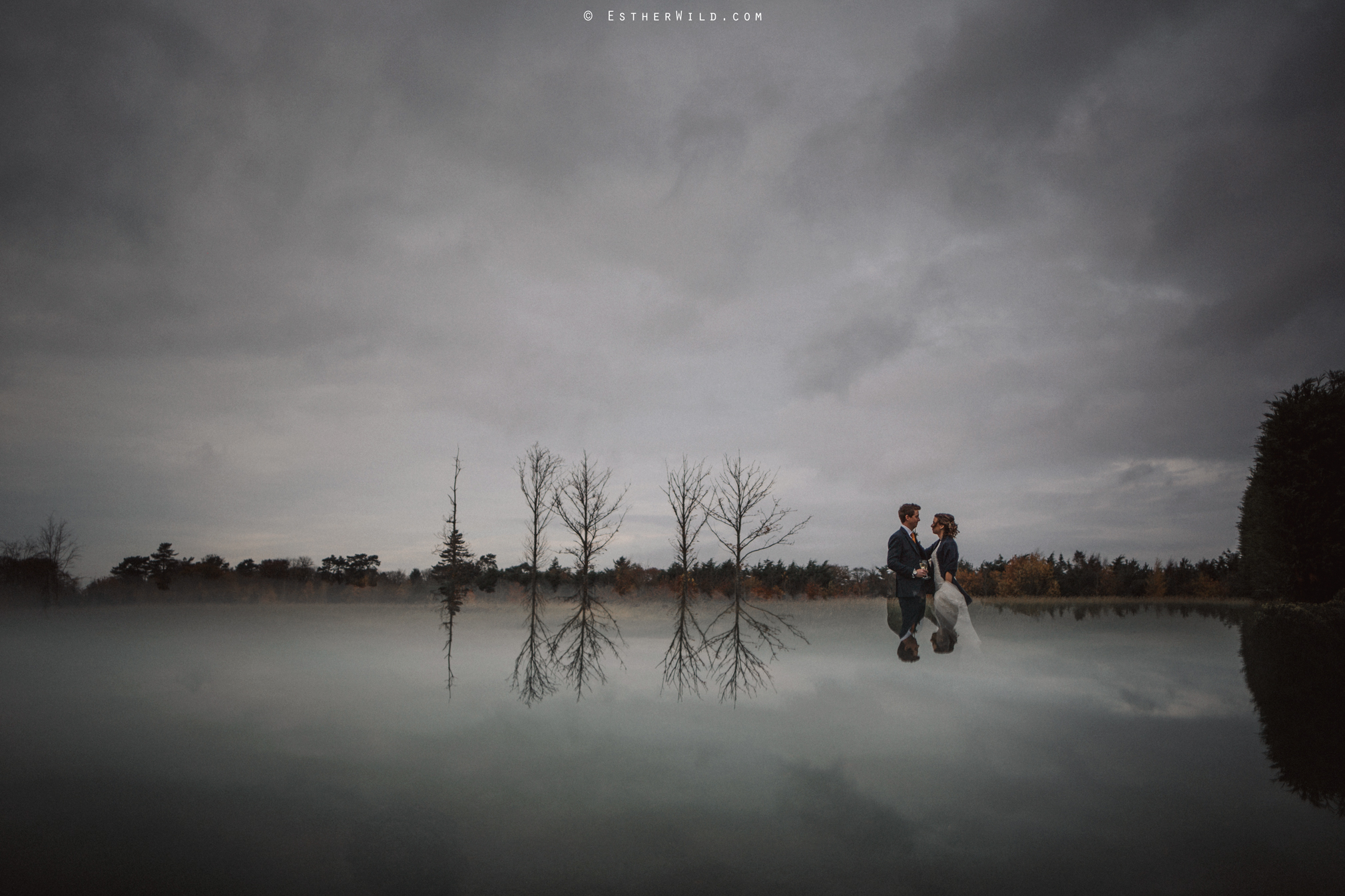 Wedding_Photographer_Chaucer_Barn_ Norfolk_Copyright_Esther_Wild_