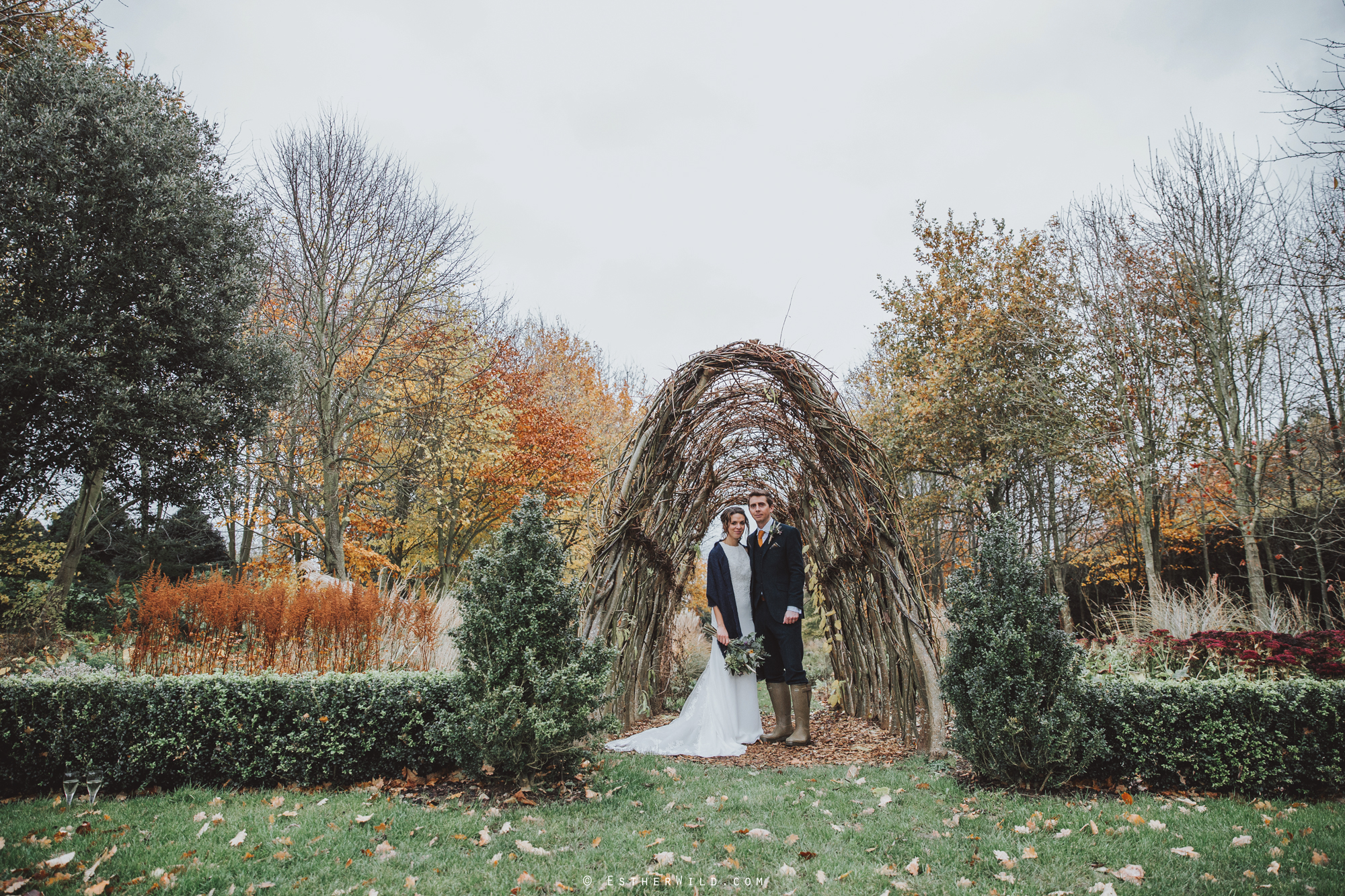 Wedding_Photographer_Chaucer_Barn_Holt_Norfolk_Country_Rustic_Venue_Copyright_Esther_Wild_