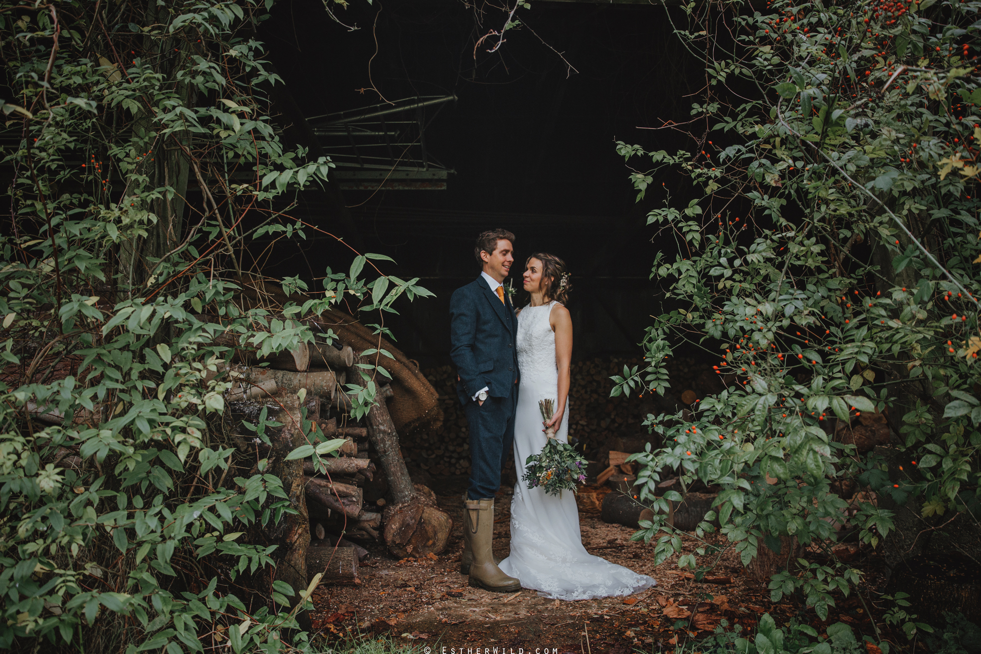 Wedding_Photographer_Chaucer_Barn_Holt_Norfolk_Country_Rustic_Venue_Copyright_Esther_Wild_