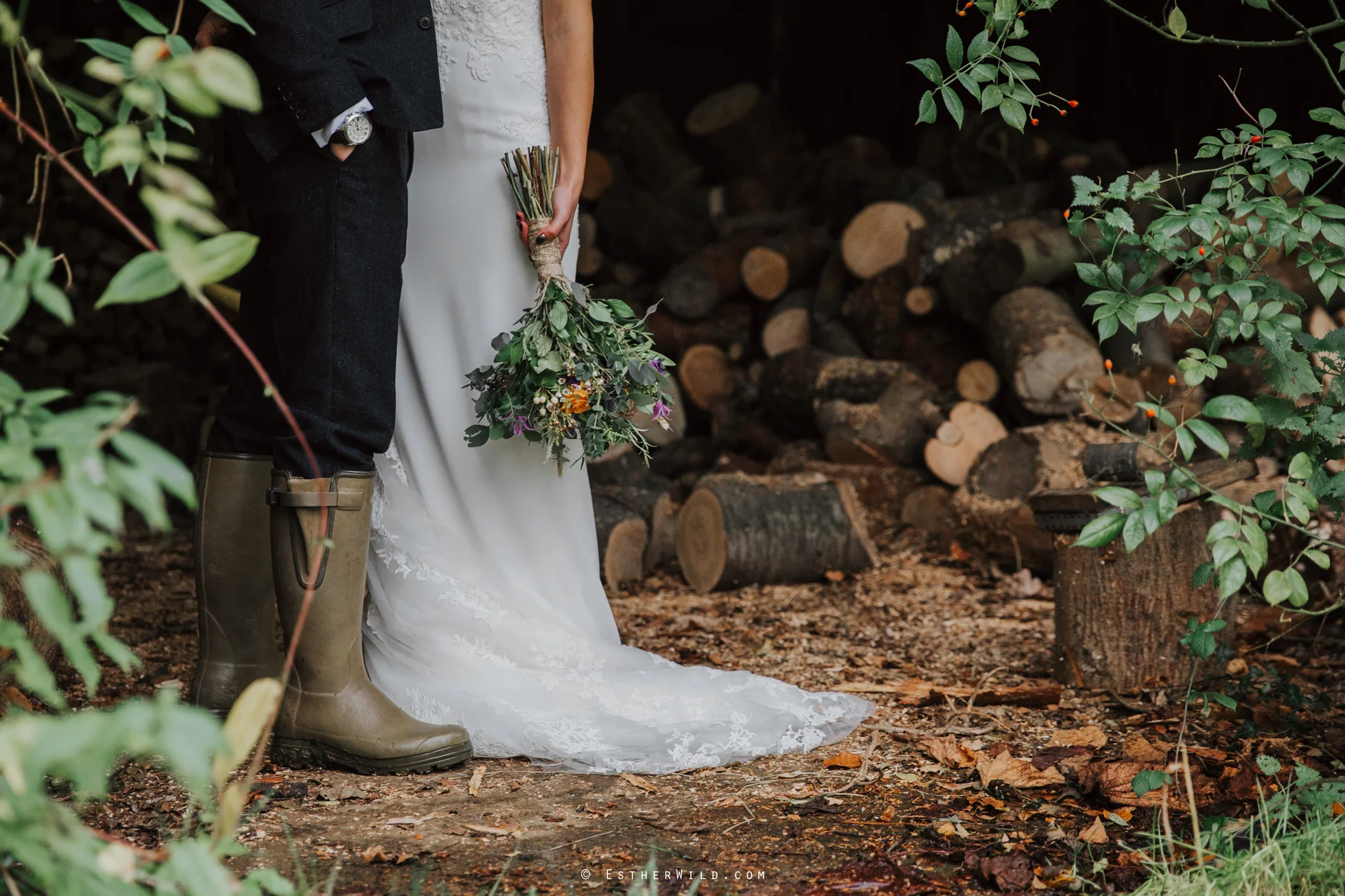 Wedding_Photographer_Chaucer_Barn_Holt_Norfolk_Country_Rustic_Venue_Copyright_Esther_Wild_