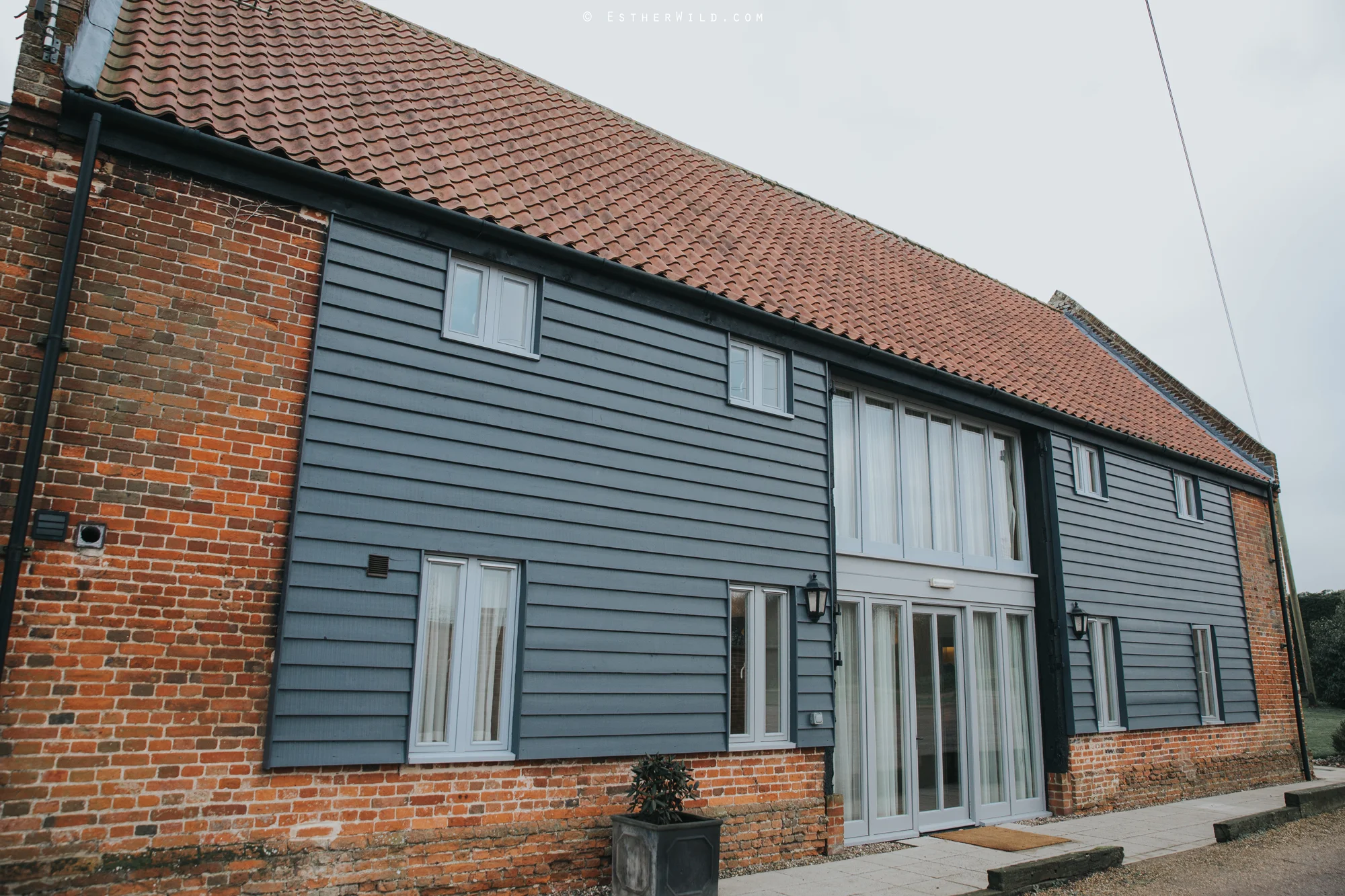 Elms_Barn_Weddings_Suffolk_Photographer_Copyright_Esther_Wild_IMG_0060.jpg