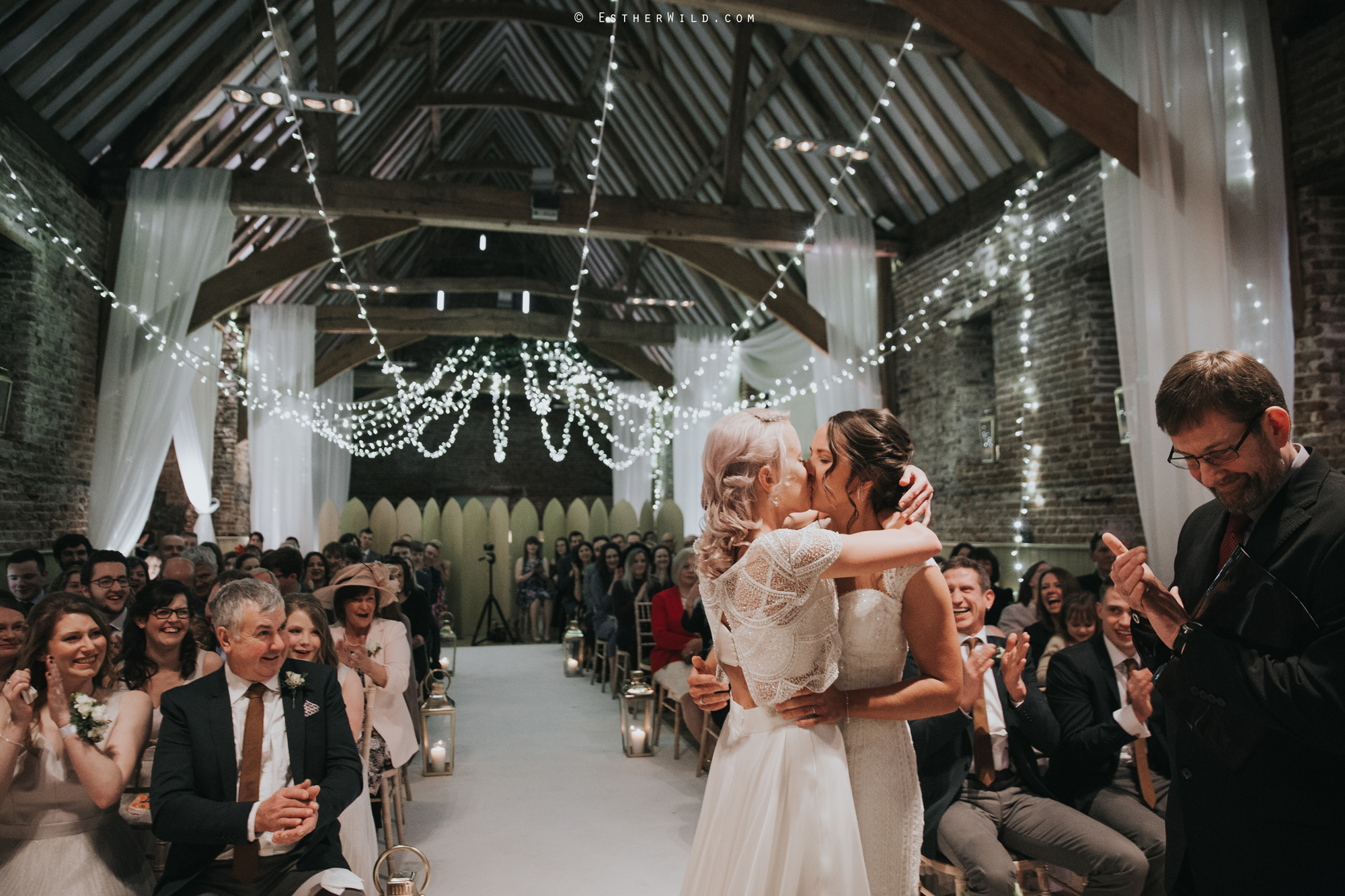 Elms_Barn_Weddings_Suffolk_Photographer_Copyright_Esther_Wild_IMG_1264.jpg