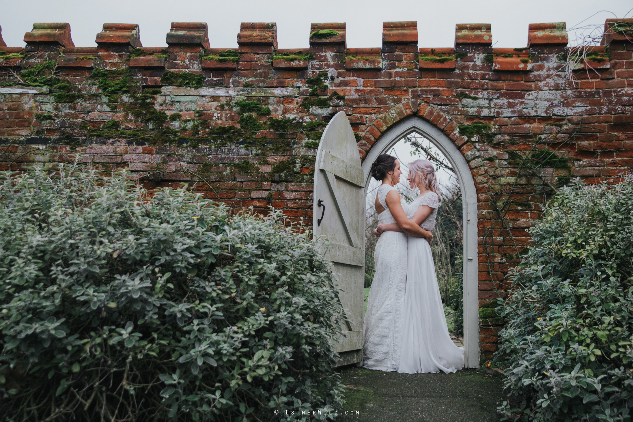 Elms_Barn_Weddings_Suffolk_Photographer_Copyright_Esther_Wild_IMG_1913.jpg