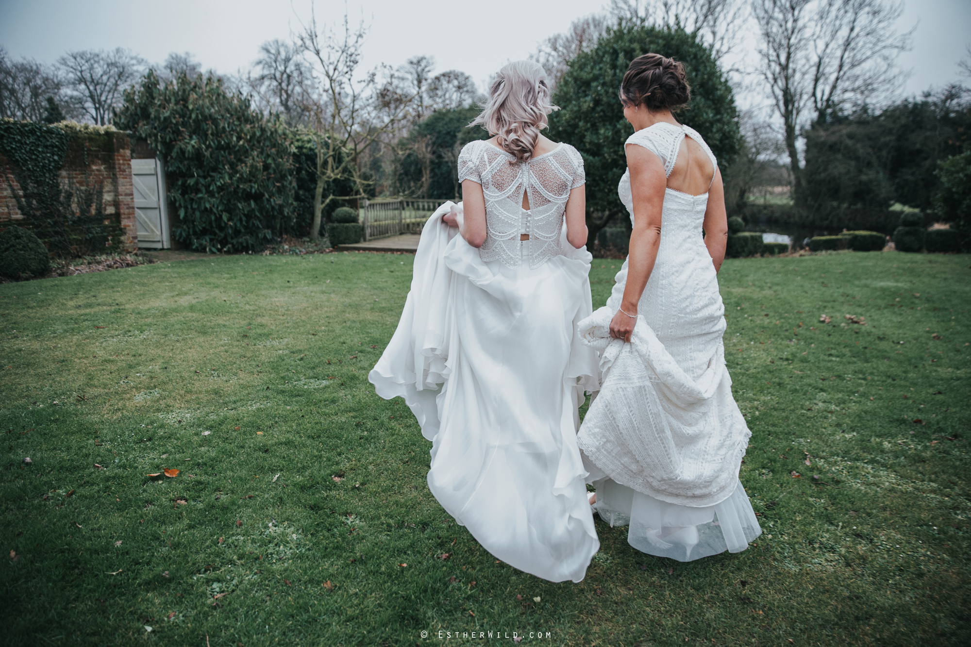 Elms_Barn_Weddings_Suffolk_Photographer_Copyright_Esther_Wild_IMG_1903.jpg