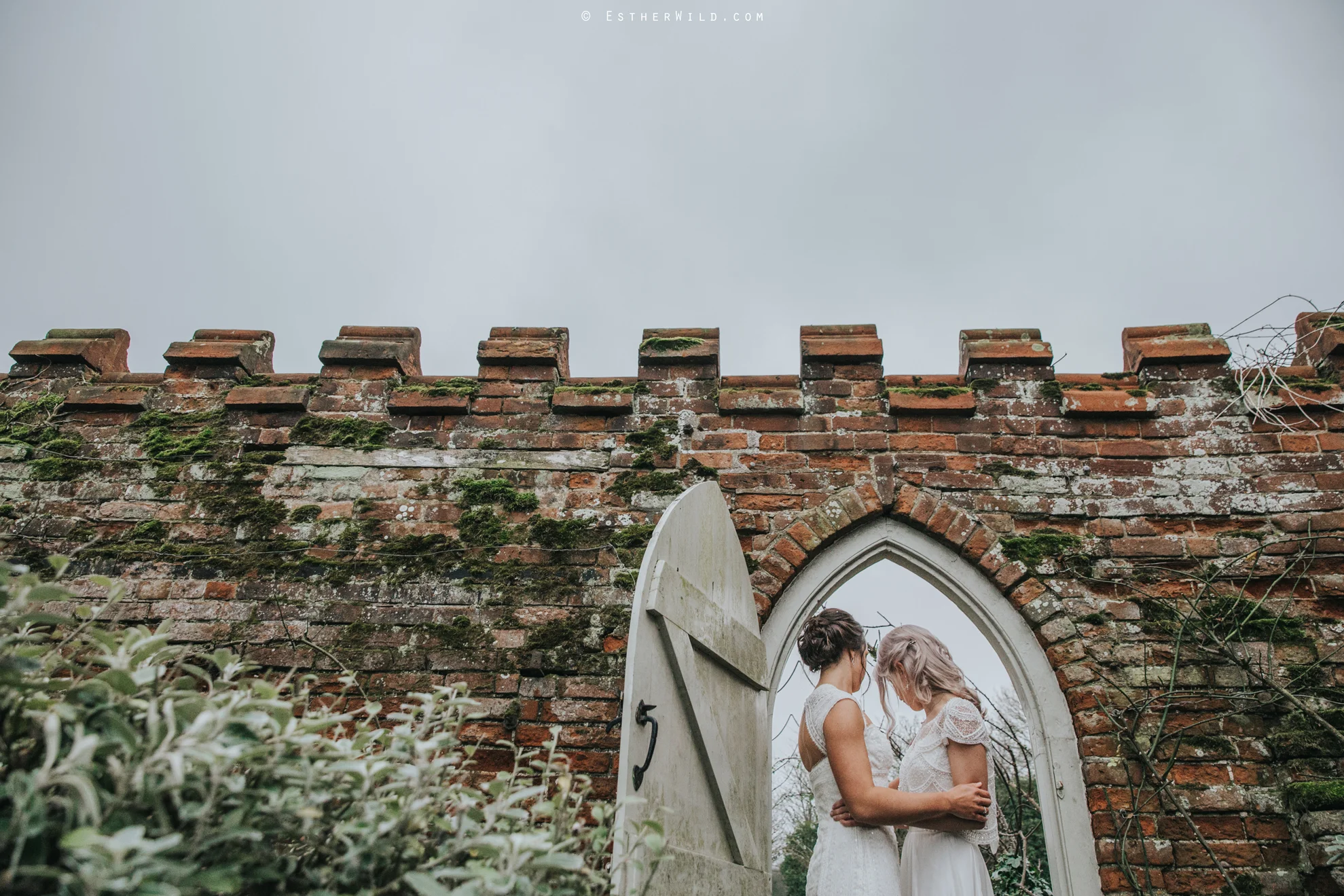 Elms_Barn_Weddings_Suffolk_Photographer_Copyright_Esther_Wild_IMG_1928.jpg