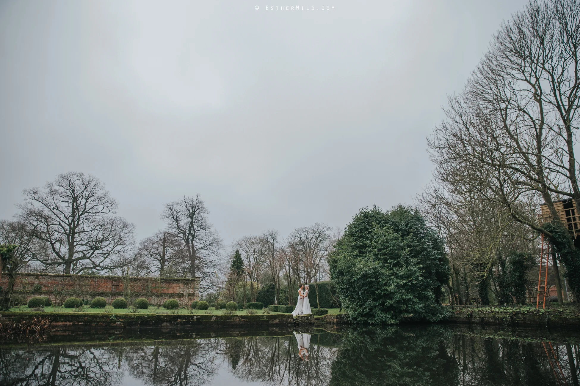 Elms_Barn_Weddings_Suffolk_Photographer_Copyright_Esther_Wild_IMG_2092.jpg