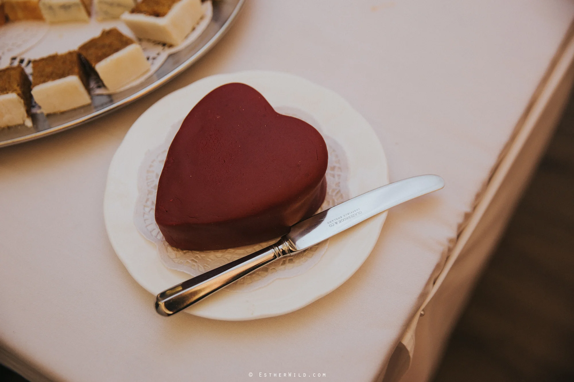 Elms_Barn_Weddings_Suffolk_Photographer_Copyright_Esther_Wild_IMG_3009.jpg
