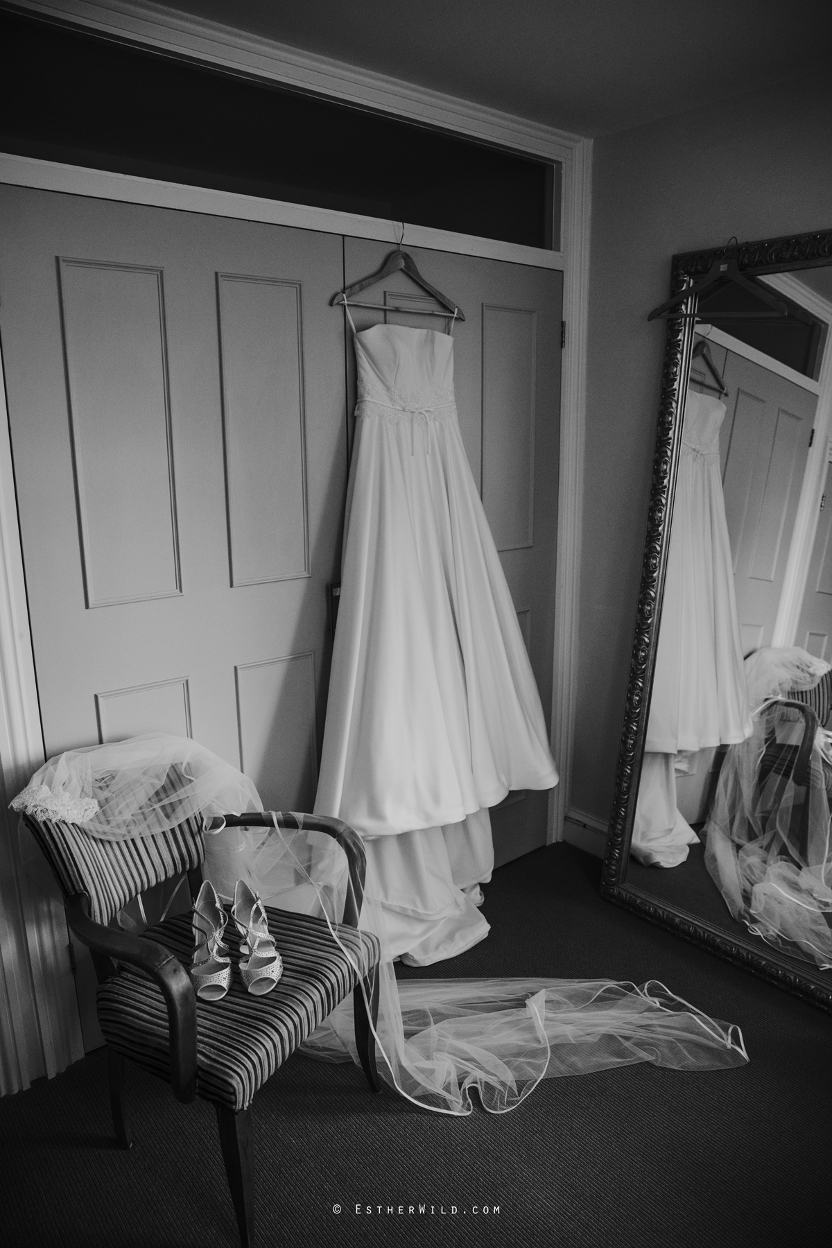 The_BoatHouse_Wedding_Venue_Ormesby_Norfolk_Broads_Boat_Wedding_Photography_Esther_Wild_Photographer_IMG_0051-2.jpg