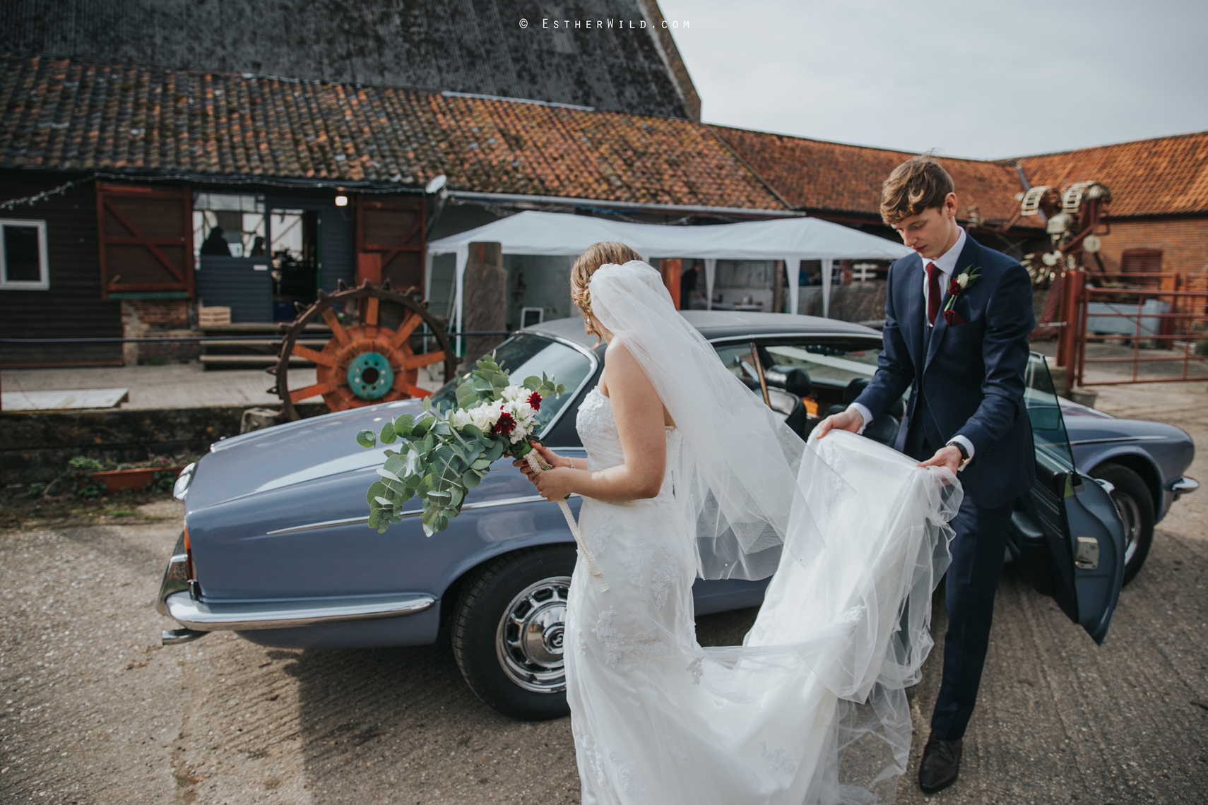 Glebe_Farm_Barn_Rustic_Norfolk_Wedding_Esther_Wild_Photographer_Copyright_IMG_1572.jpg